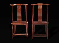 A pair of hardwood yoke-back side chairs 硬木椅子一對