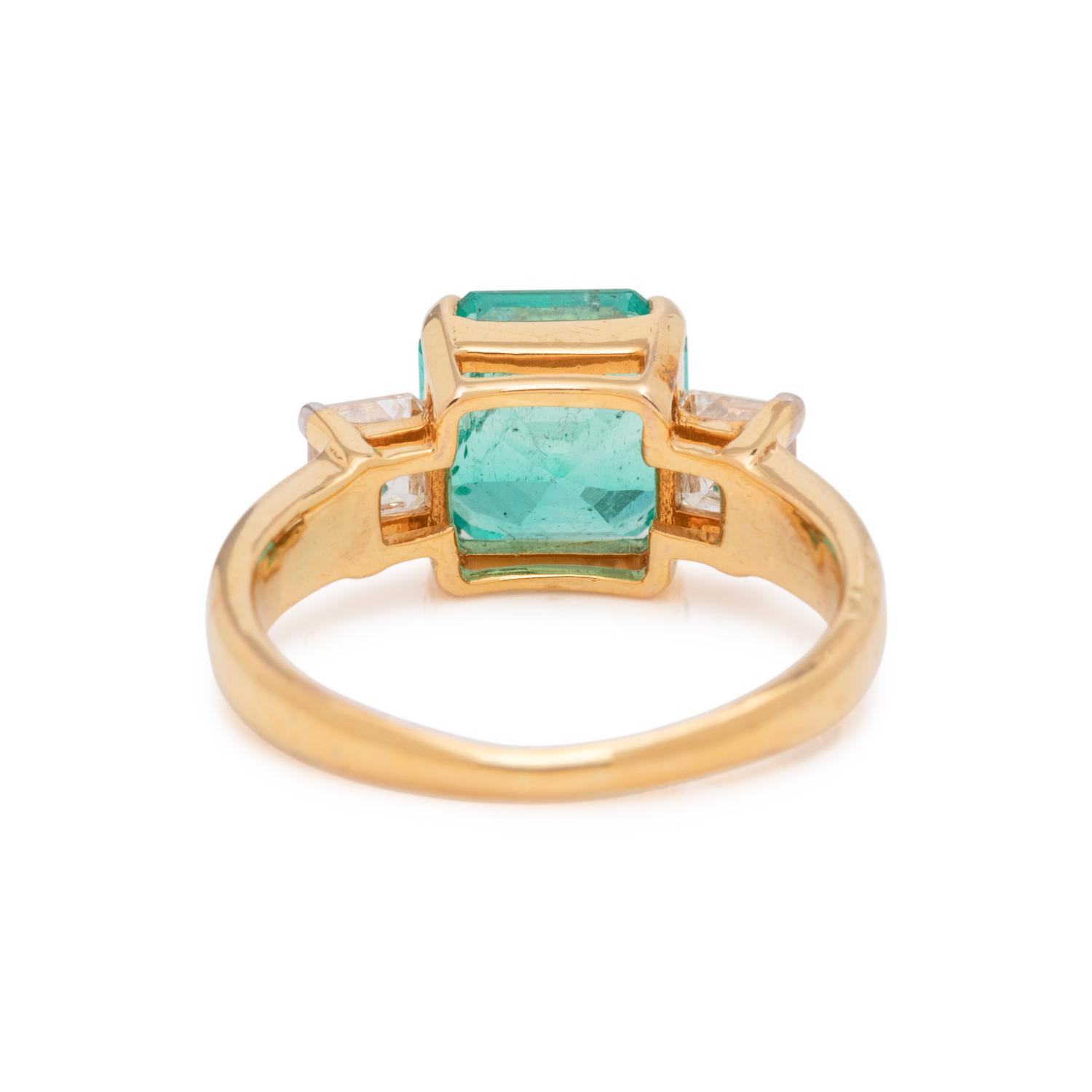 COLOMBIAN EMERALD AND DIAMOND RING
