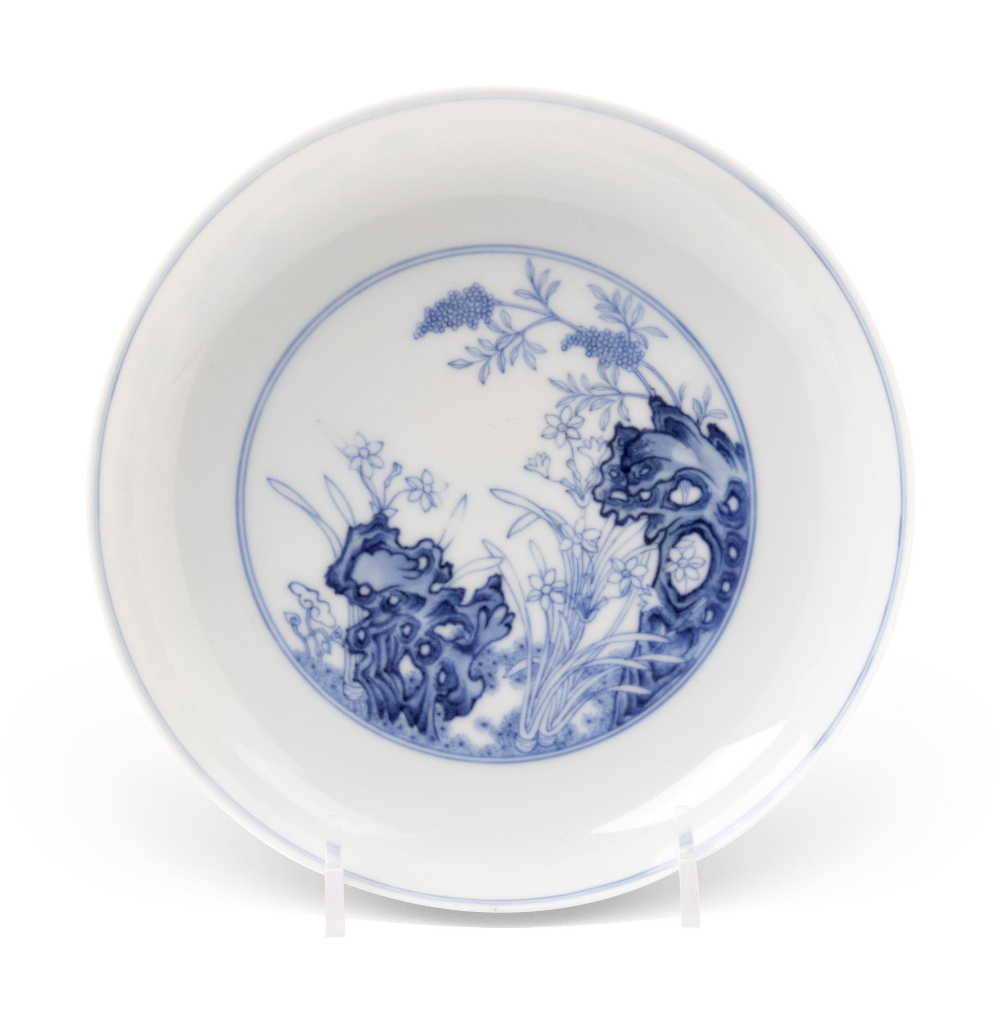 A Blue and White Porcelain 'Nandina Berry' Dish