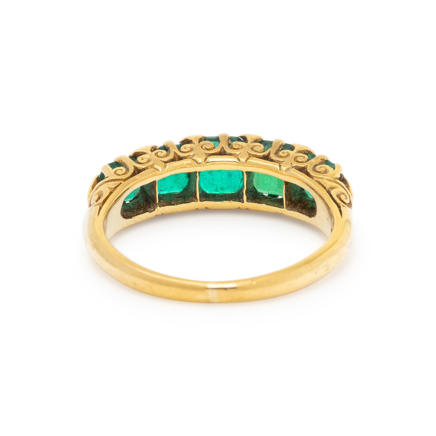 ANTIQUE, EMERALD AND YELLOW GOLD RING