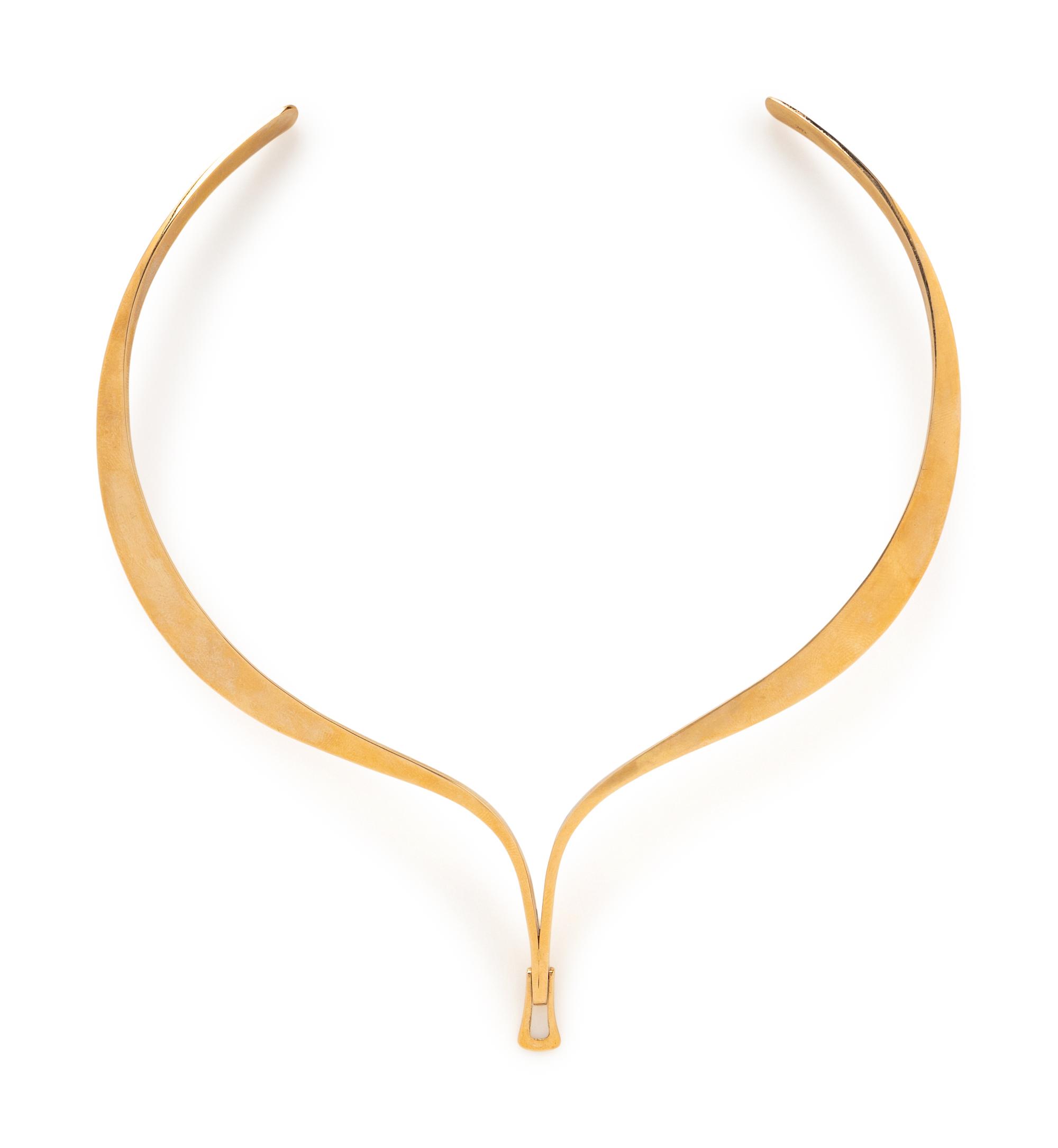 YELLOW GOLD NECKLACE AND BROOCH