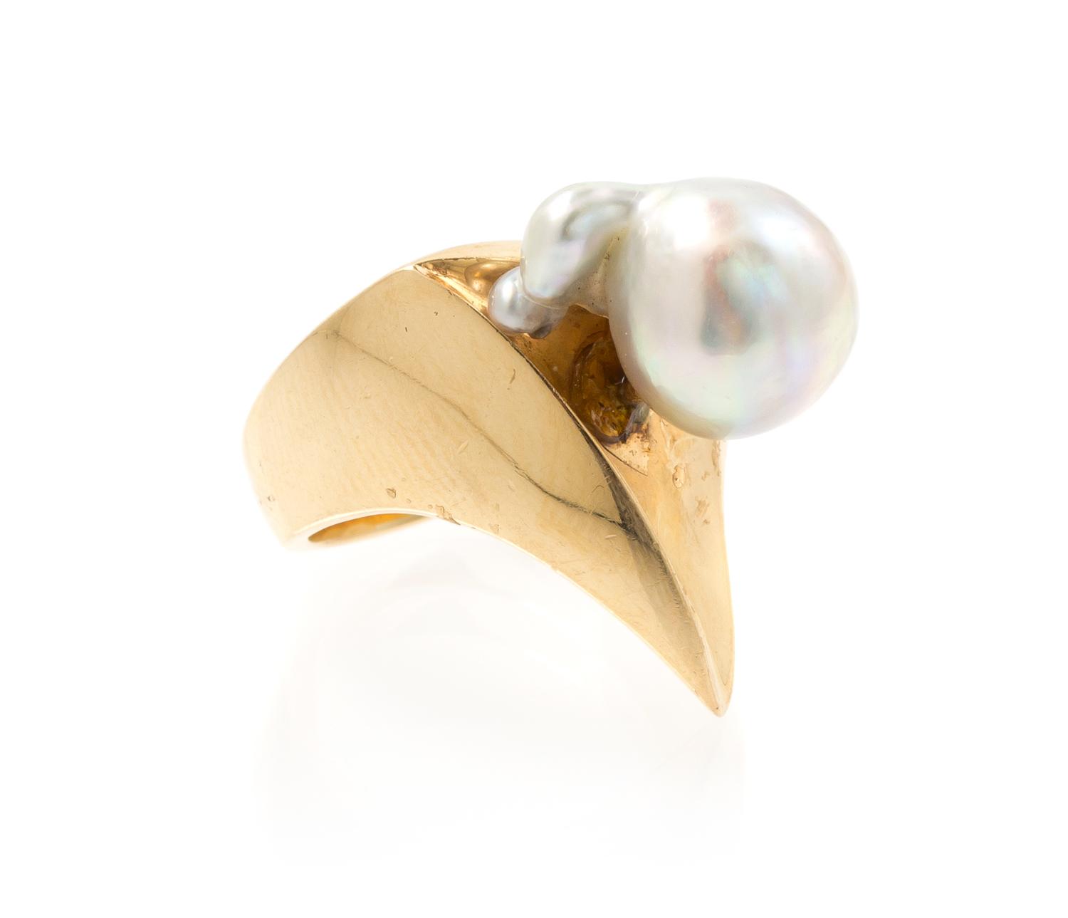 A 14 Karat Yellow Gold and Cultured Pearl Ring, 7.10 dwts.