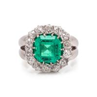 COLOMBIAN EMERALD AND DIAMOND RING