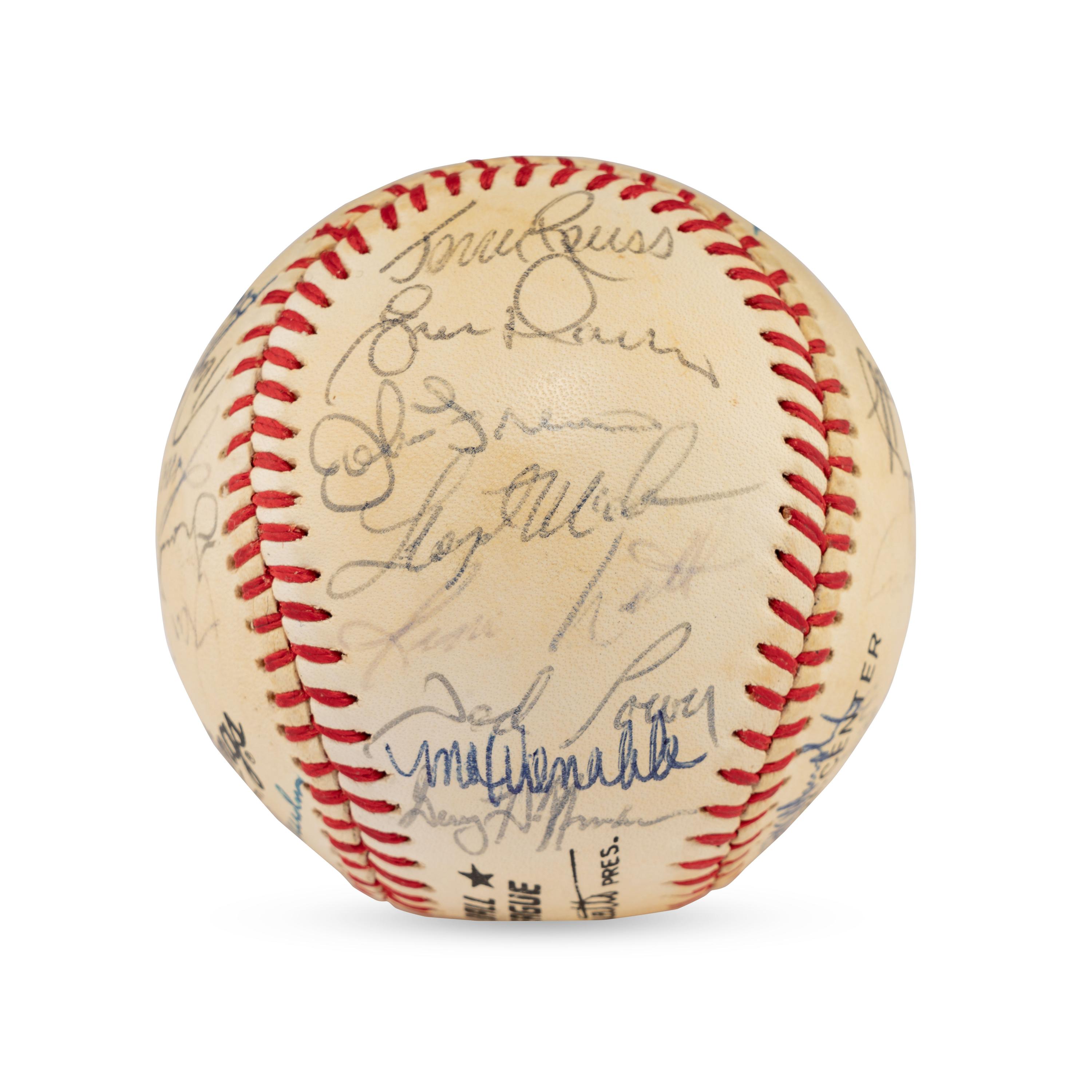A 1986 Cincinnati Reds Team Signed Autograph Baseball