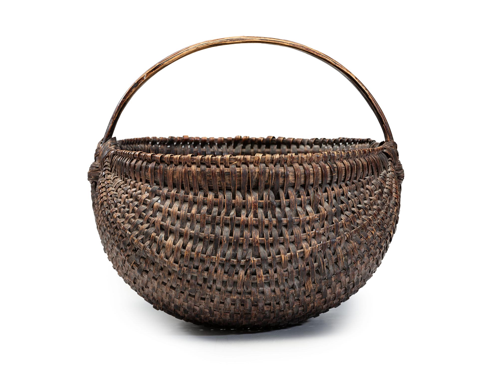 A Stained Splint Buttocks Basket