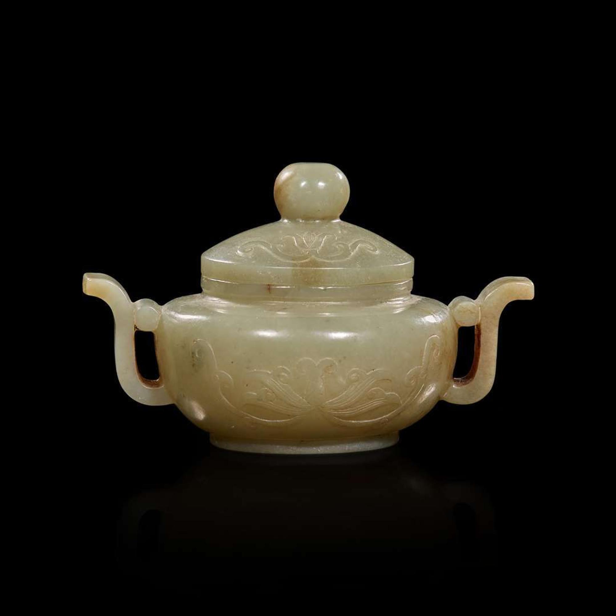 A Chinese greyish celadon small censer and cover 灰青玉帶小香爐
