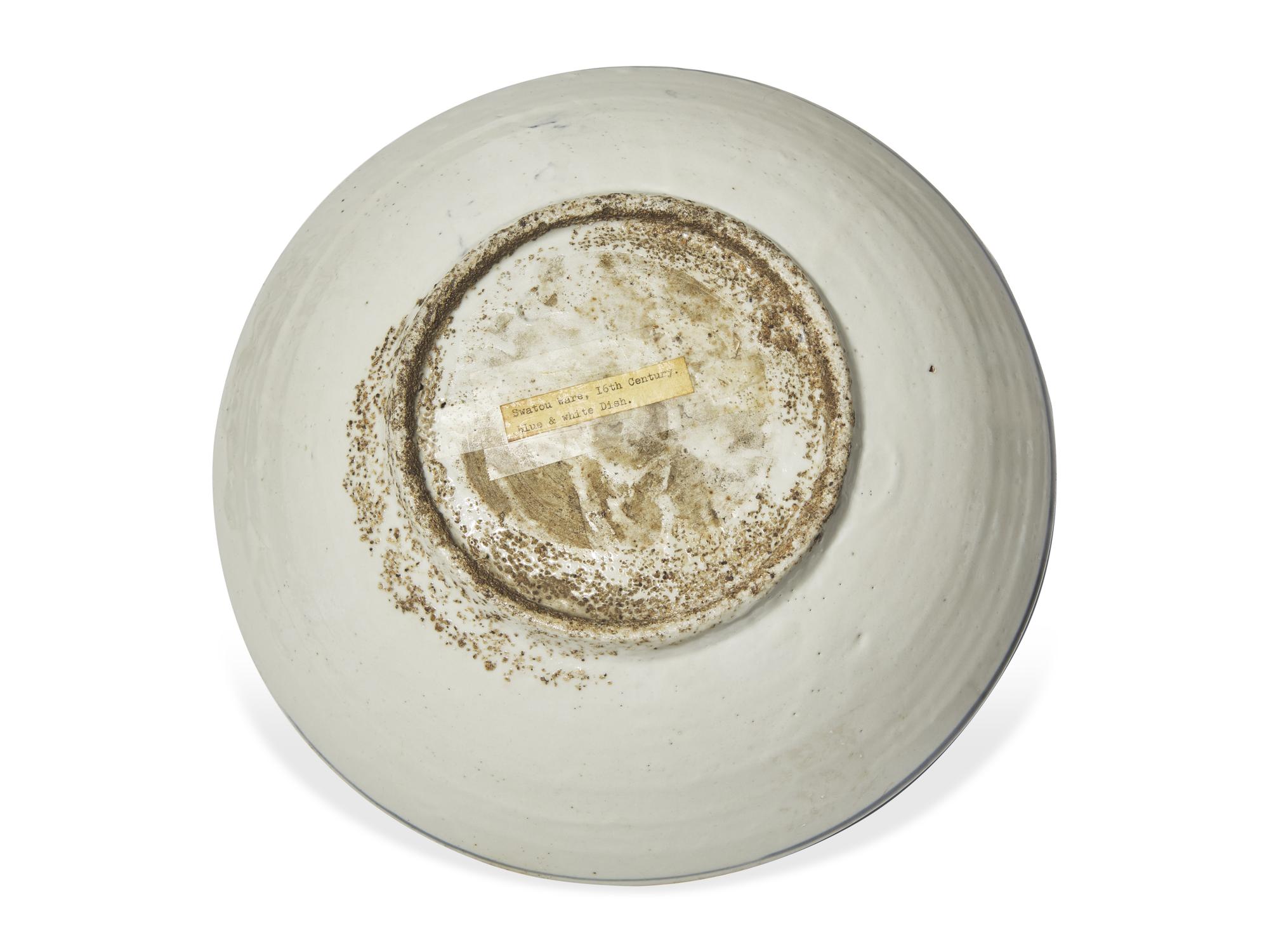 A Chinese Swatow Blue and White Porcelain Bowl, Ming Dynasty 明 漳州窰青花花鳥紋碗