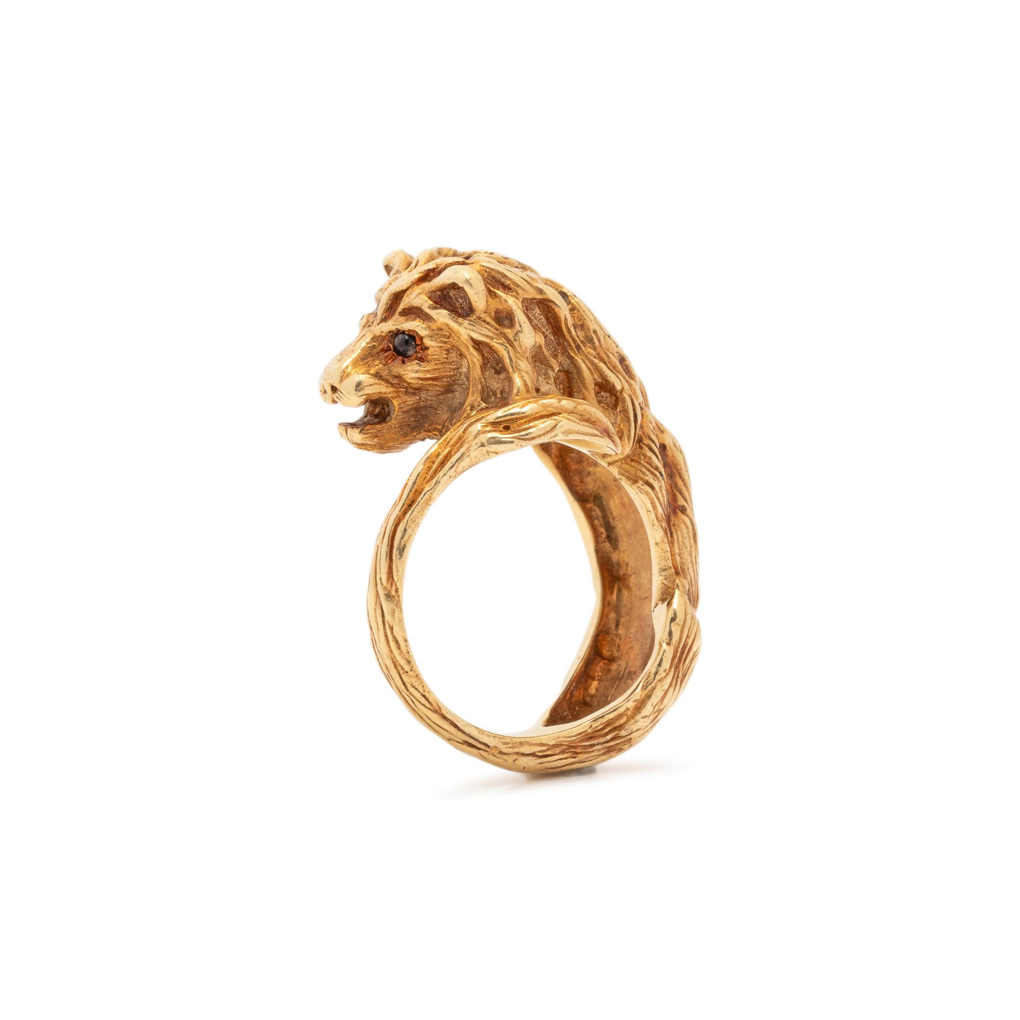 VAN CLEEF & ARPELS, YELLOW GOLD LION RING