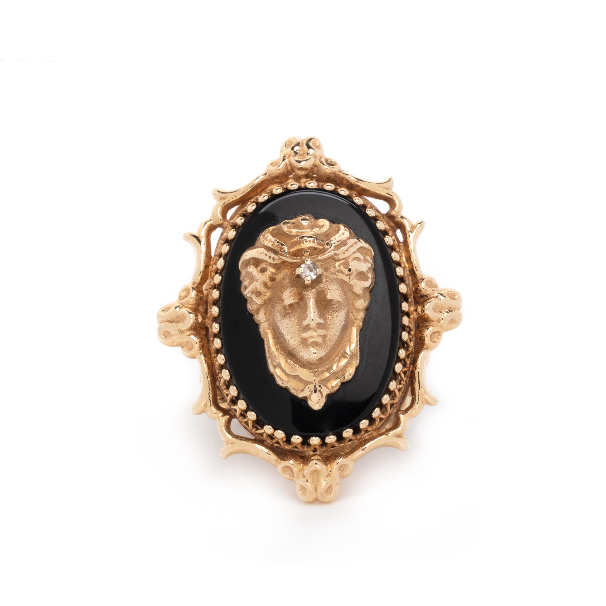 YELLOW GOLD AND ONYX RING