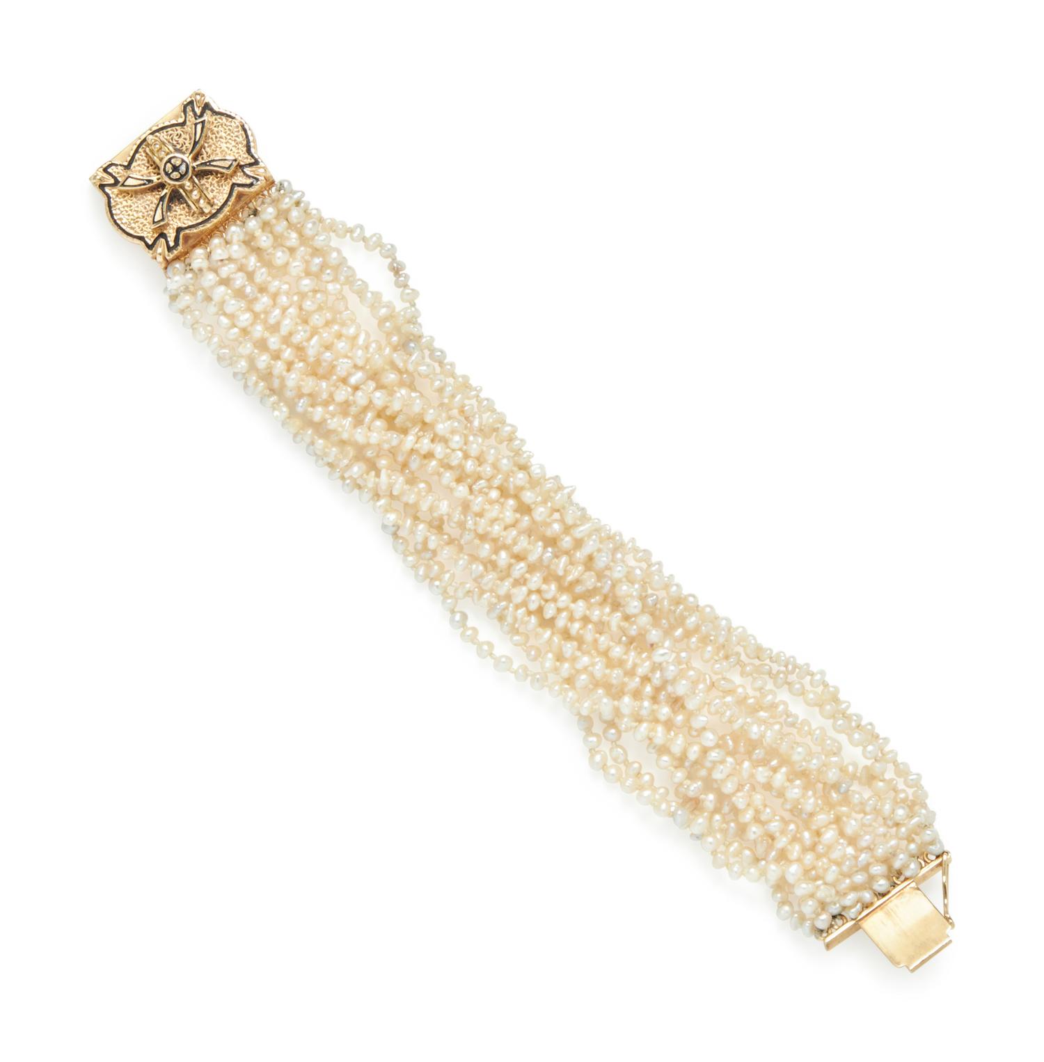 YELLOW GOLD AND CULTURED PEARL NECKLACE AND BRACELET