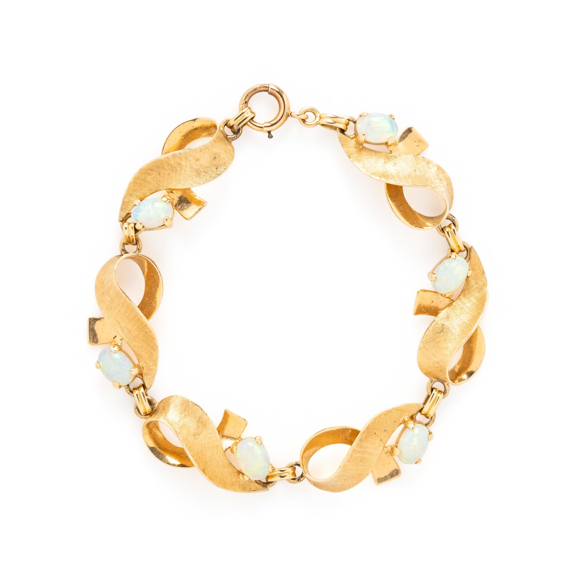YELLOW GOLD, OPAL AND DIAMOND SET