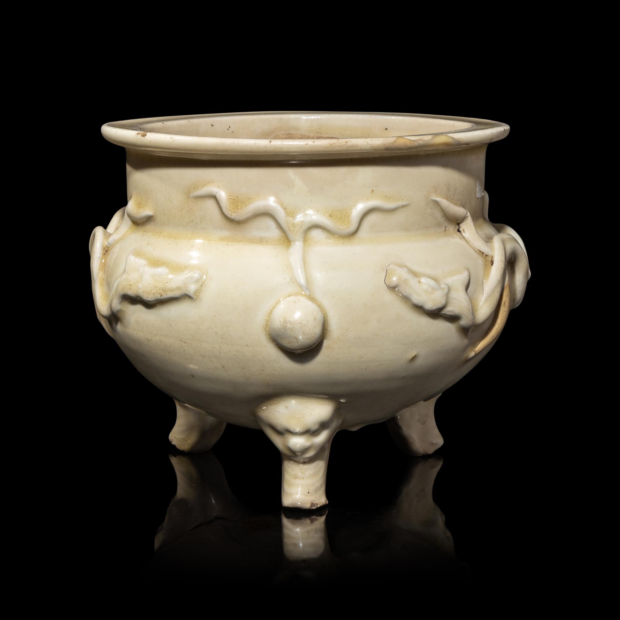 A Chinese White Glazed Tripod Incense Burner, Yuan to Ming Dynasty 元-明 白釉雙龍趕珠紋鬲式爐