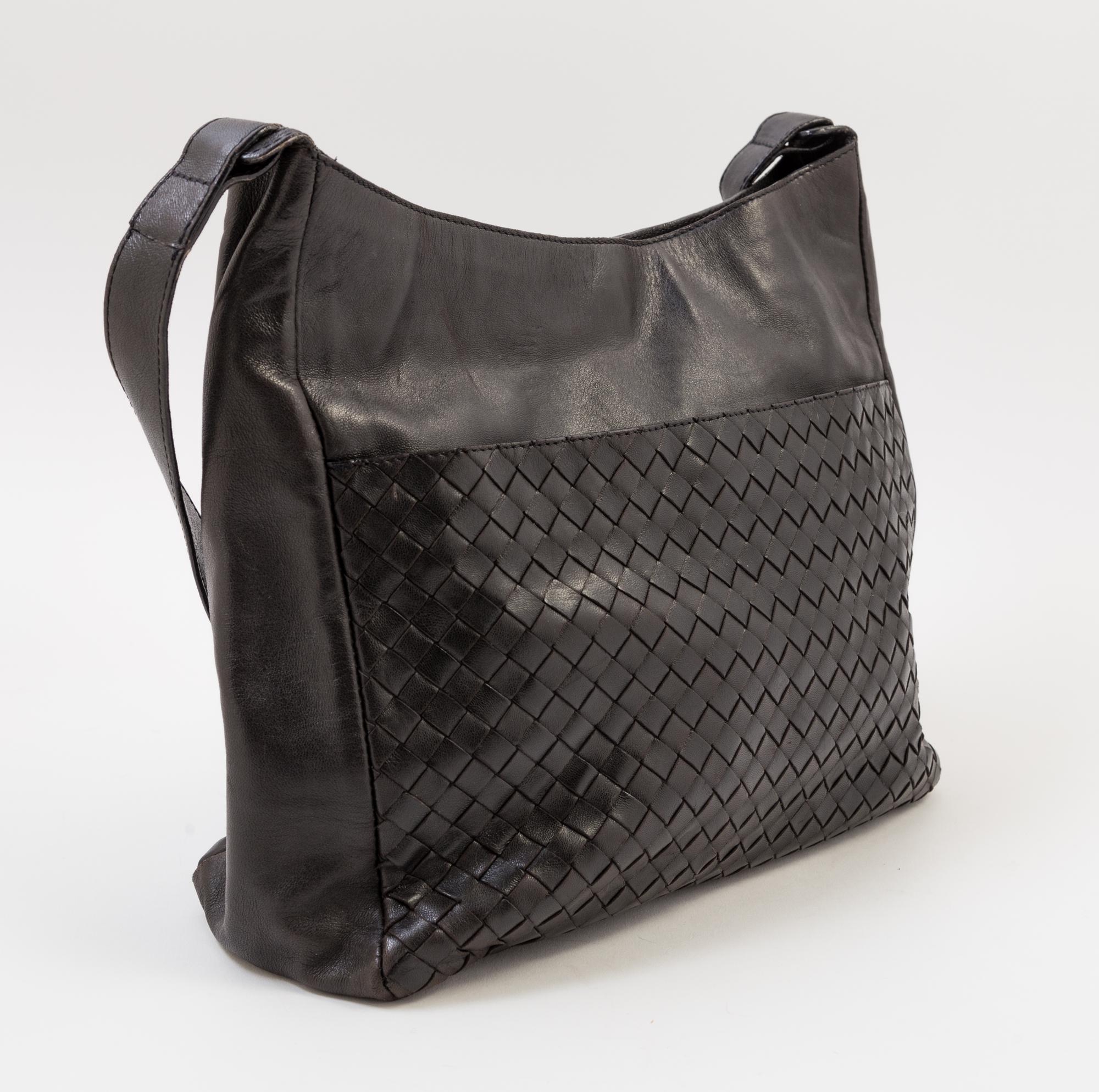 A Bottega Veneta Black Shoulder Bag, 1980-90s 12" x 10.5" x 3.5"; Strap drop: 19".