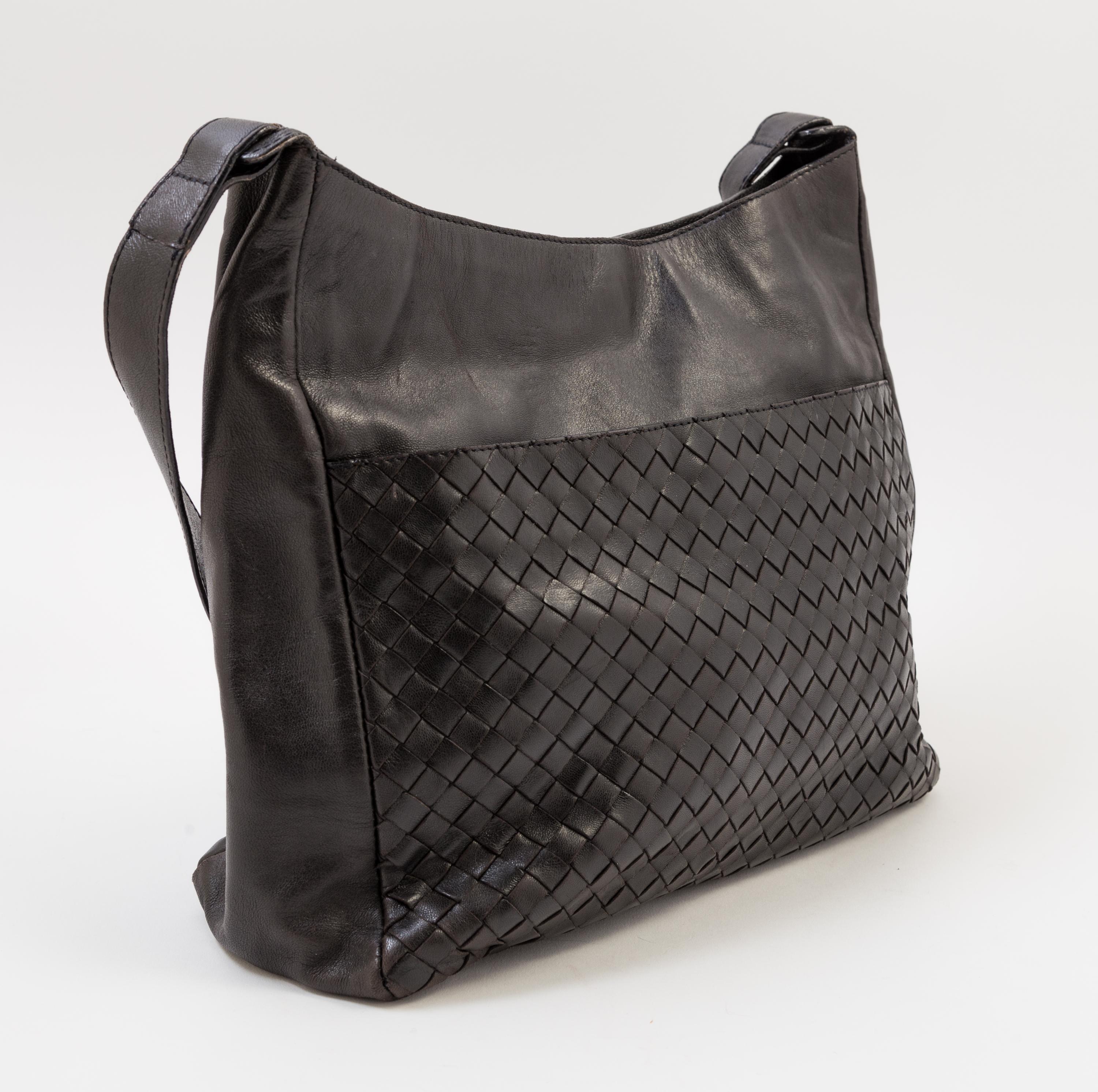 A Bottega Veneta Black Shoulder Bag, 1980-90s 12" x 10.5" x 3.5"; Strap drop: 19".