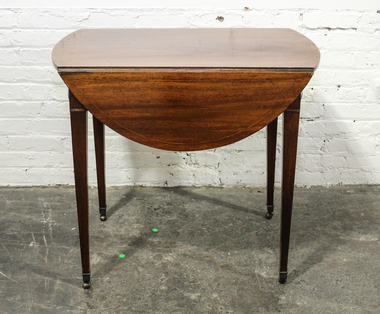 An English Mahogany Drop Leaf Table Height 28 x width 18 1/2 x depth 31 inches (closed). — 19TH CENTURY