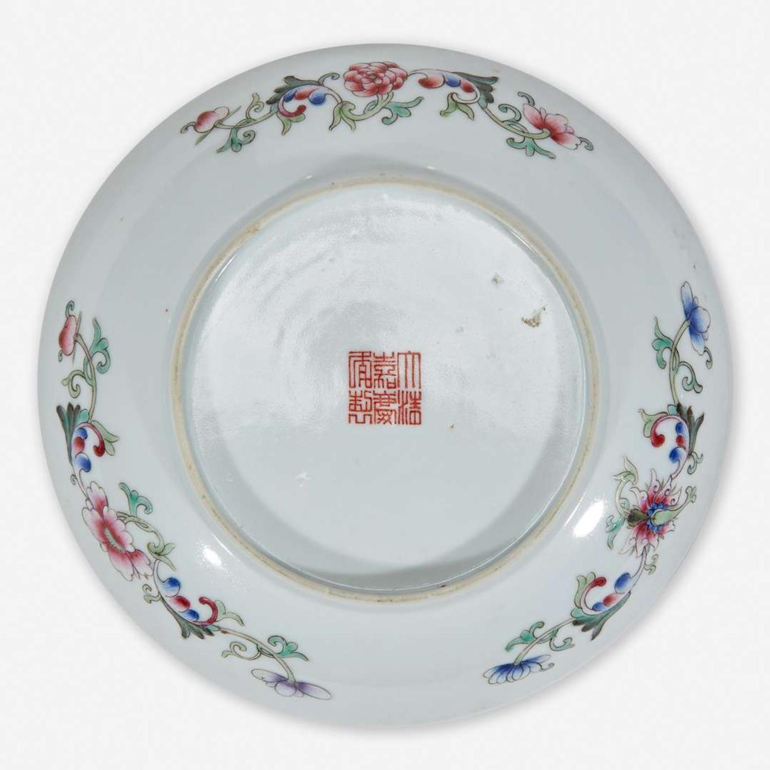 A Chinese famille rose-decorated porcelain small dish 粉彩人物小盘