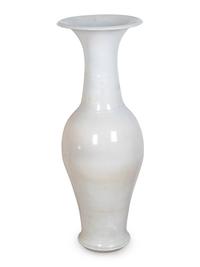 A Large Chinese White-Glazed Porcelain Vase — 20TH CENTURY