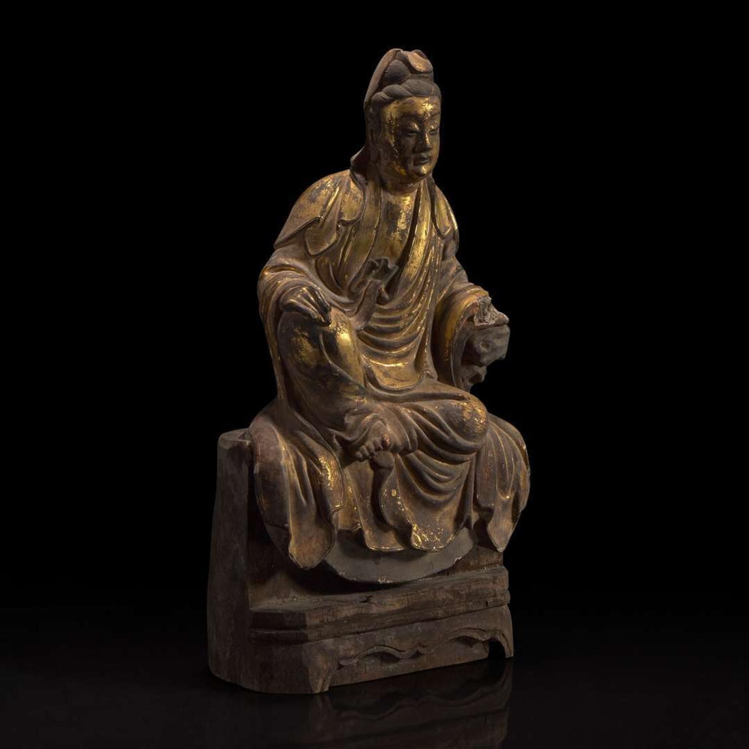 A Chinese gilt-lacquered stucco figurine of Guanyin 泥塑鎏金观音 18th century or earlier ???????