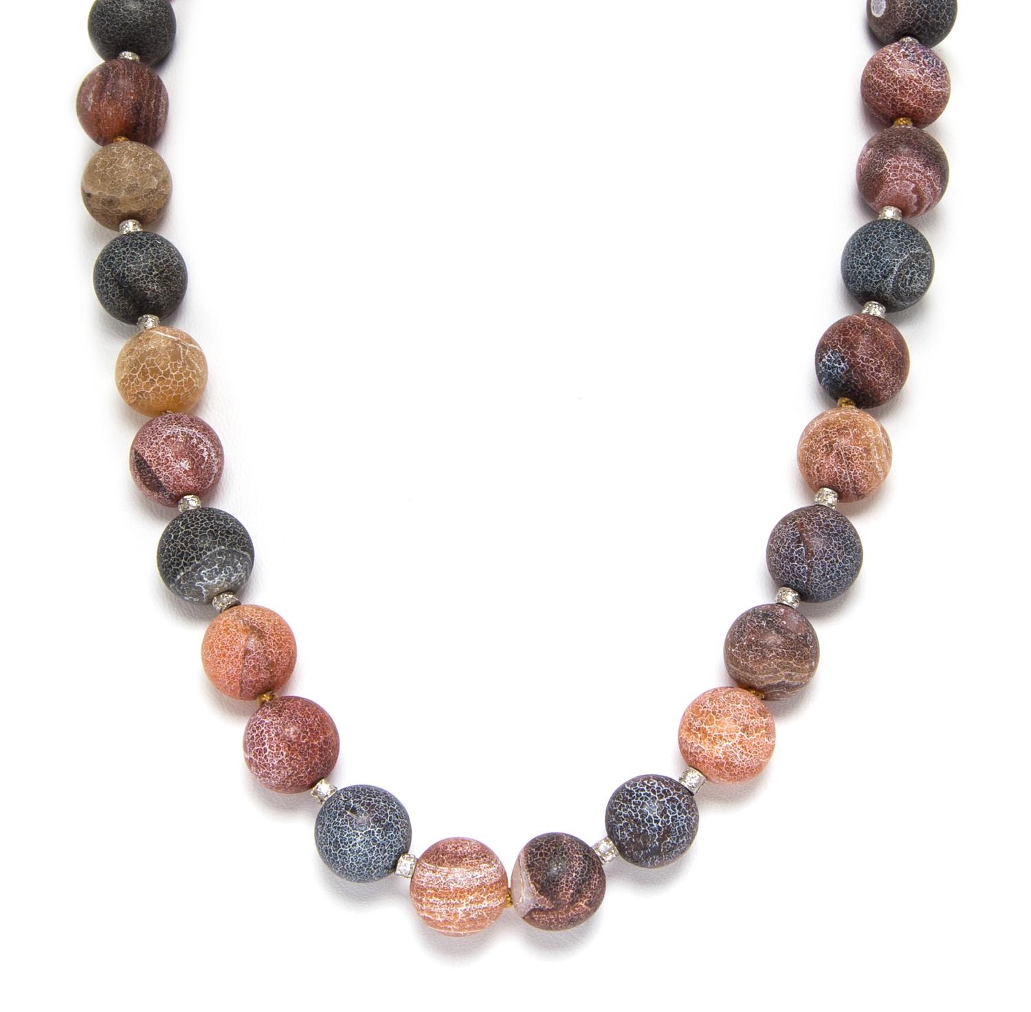 A 14 Karat White Gold, Agate and Diamond Necklace, 113.10 dwts.