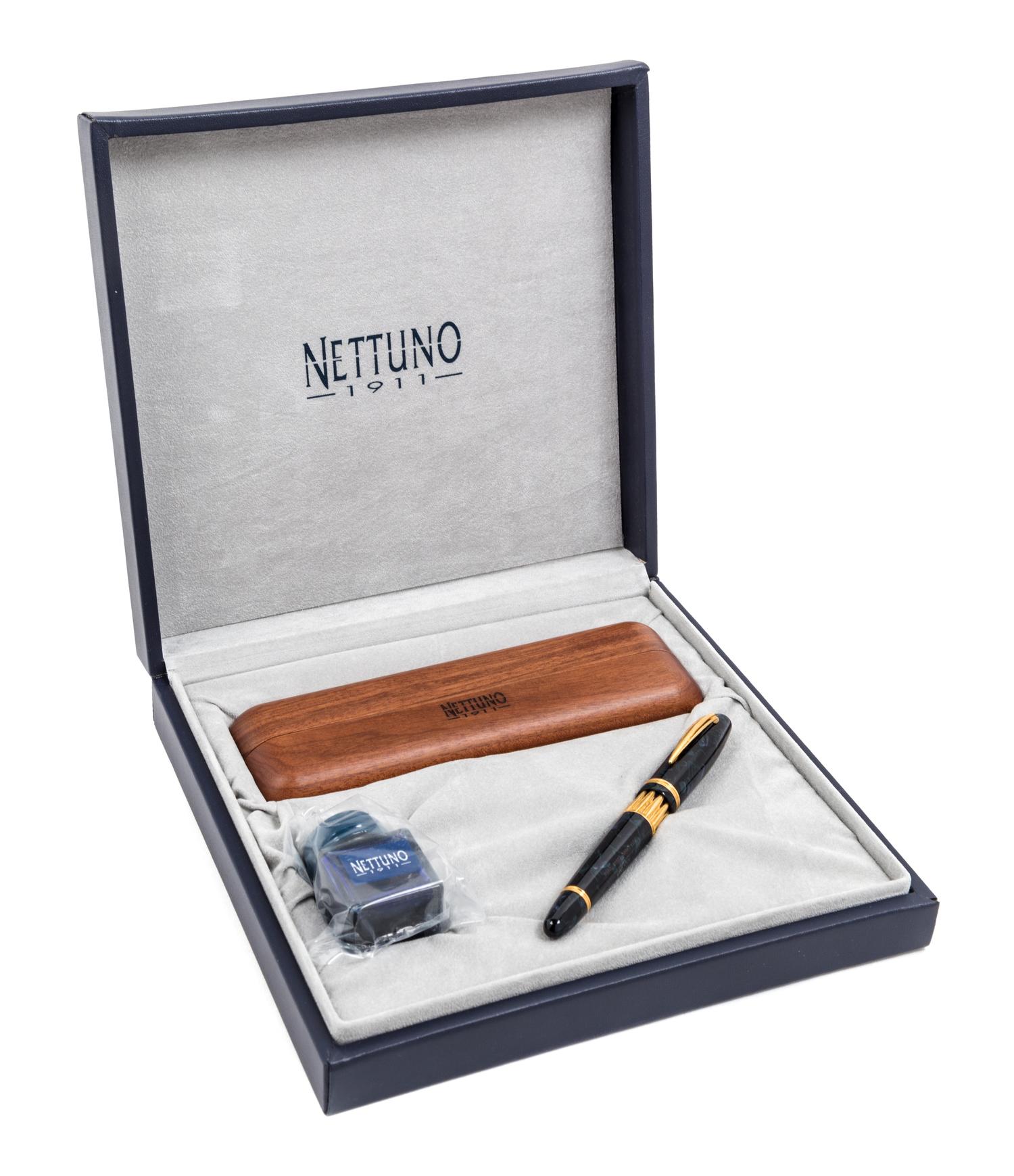A Nettuno 1911 Limited Edition Fountain Pen and Ink Set