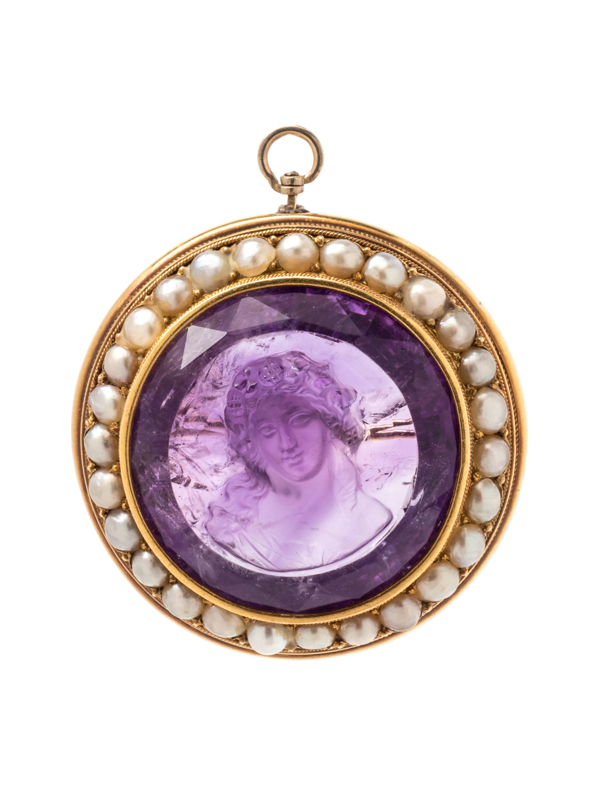 An Antique Yellow Gold, Carved Amethyst and Pearl Pendant/Brooch,