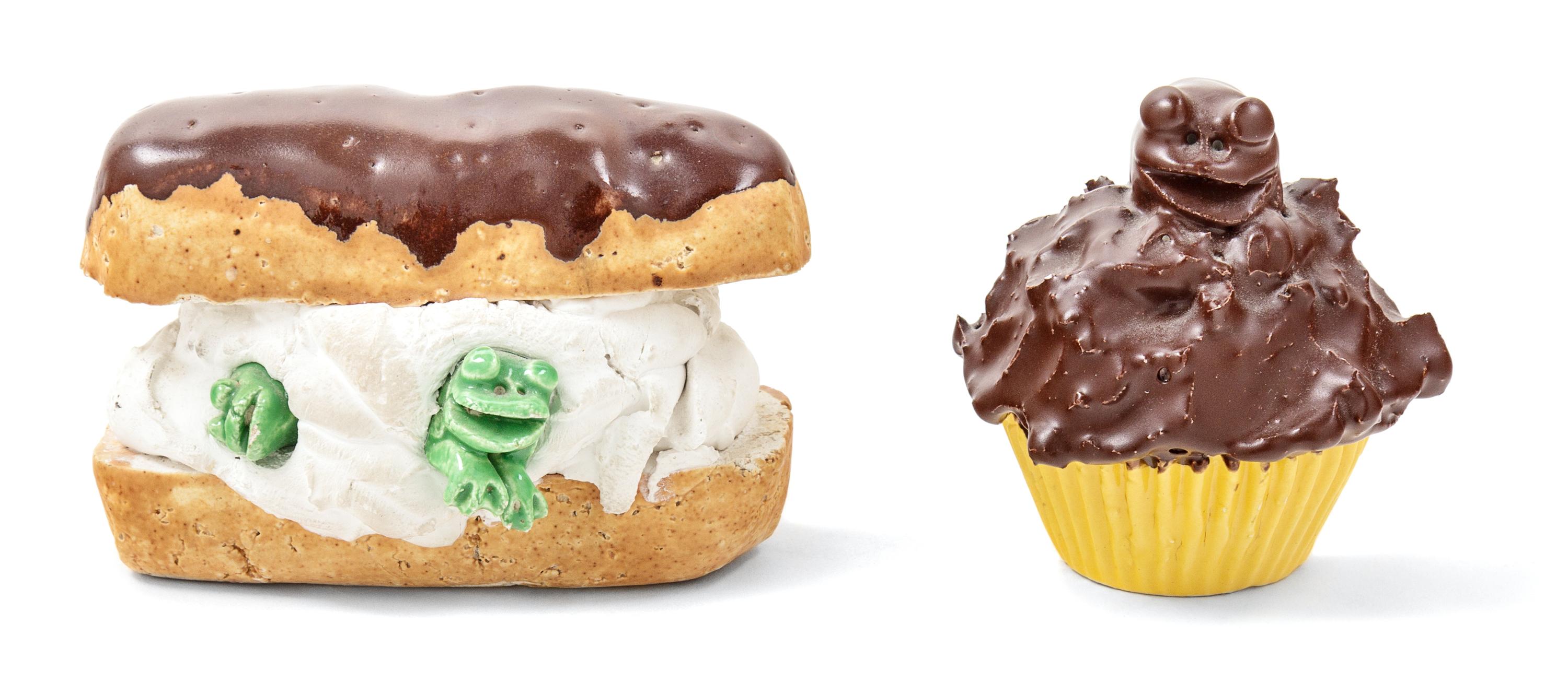 Eclair with 3 Frogs and Chocolate Frog Cupcake