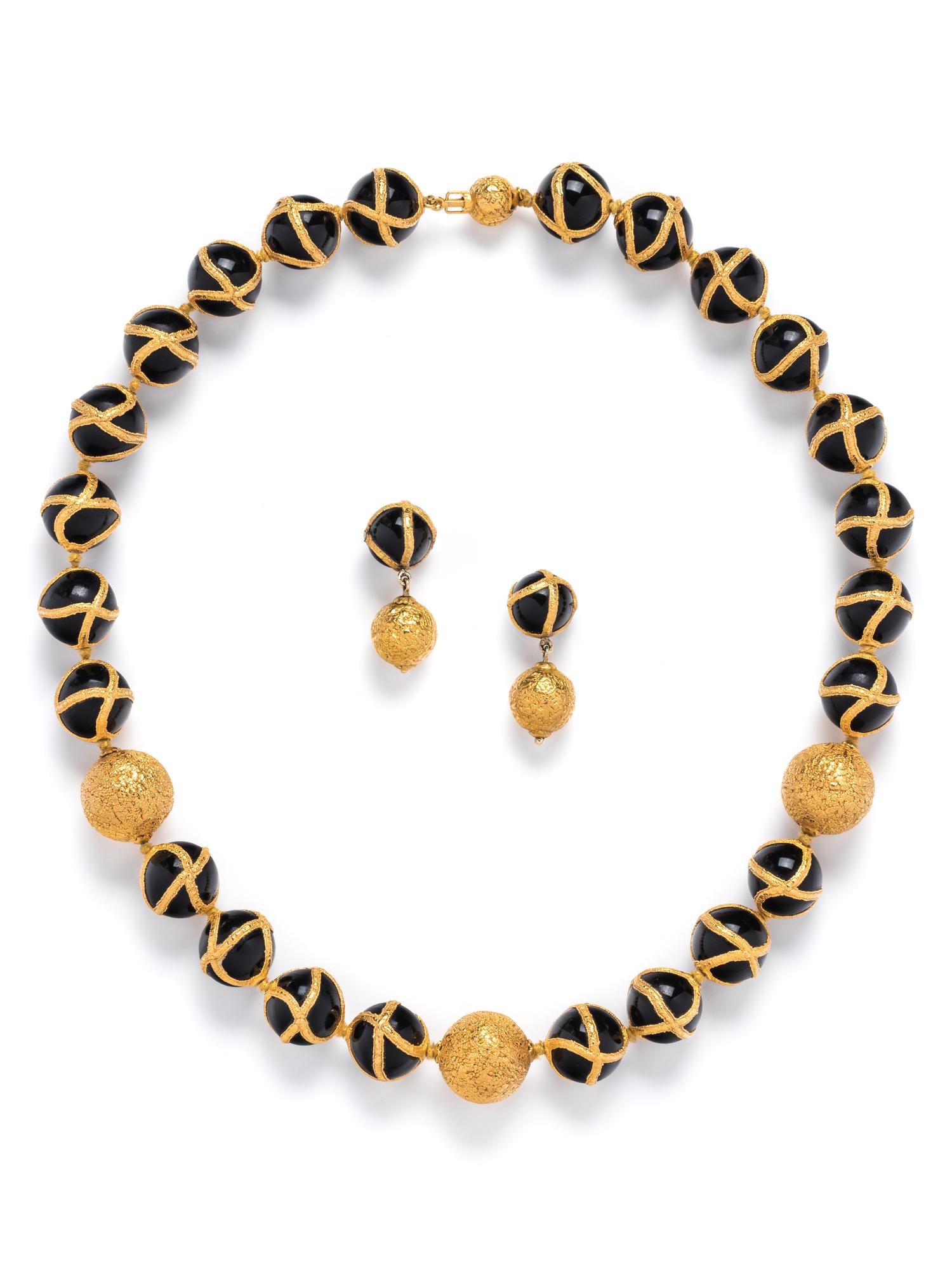 YELLOW GOLD AND ONYX SET