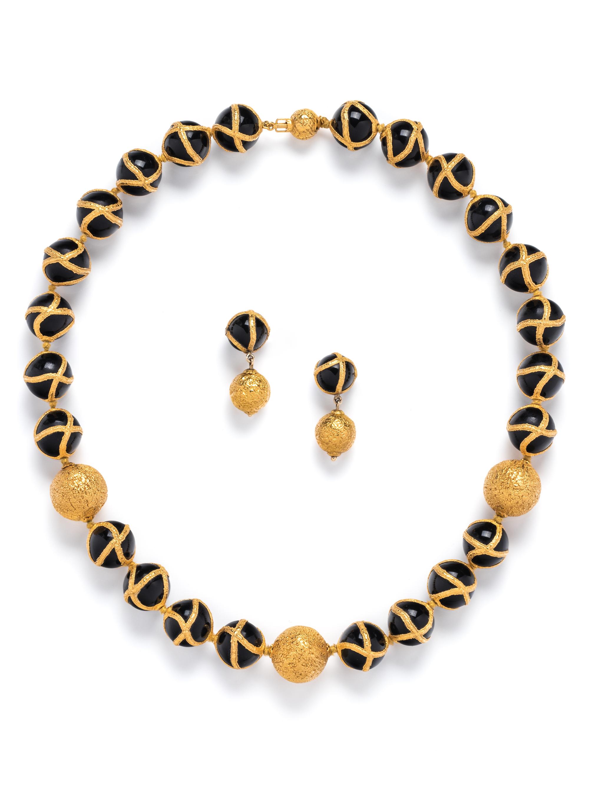 YELLOW GOLD AND ONYX SET