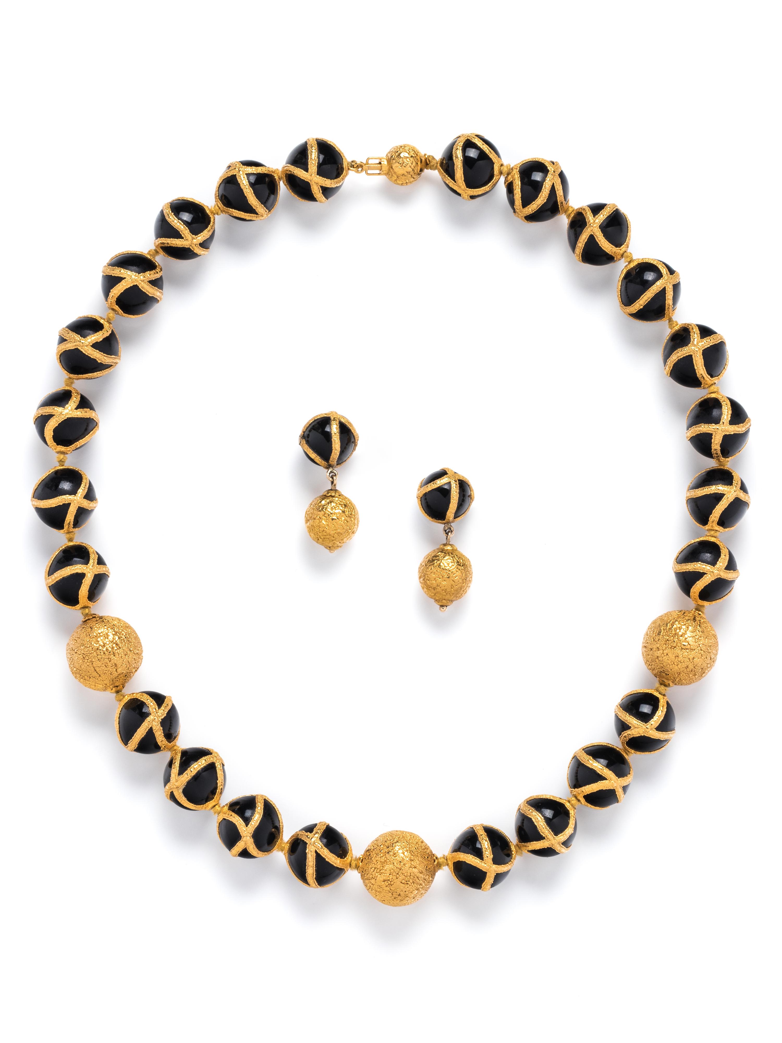 YELLOW GOLD AND ONYX SET