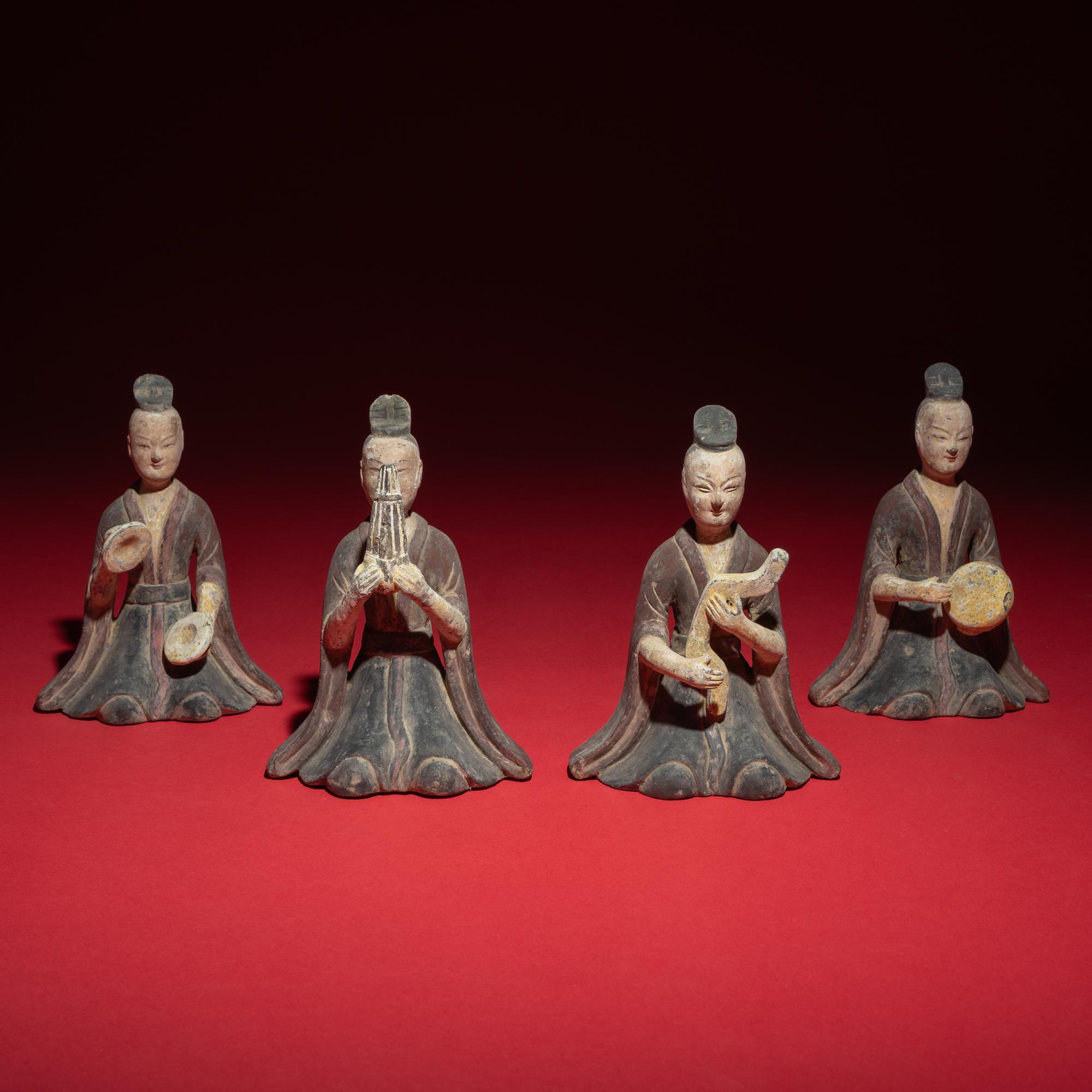 Four Chinese Painted Pottery Musicians, Northern Wei-Northern Qi Dynasty — 北魏晚期-北齊 灰陶彩繪伎樂俑一組四件
