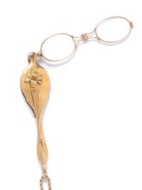 An Art Nouveau 14 Karat Yellow Gold Lorgnette with Longchain,