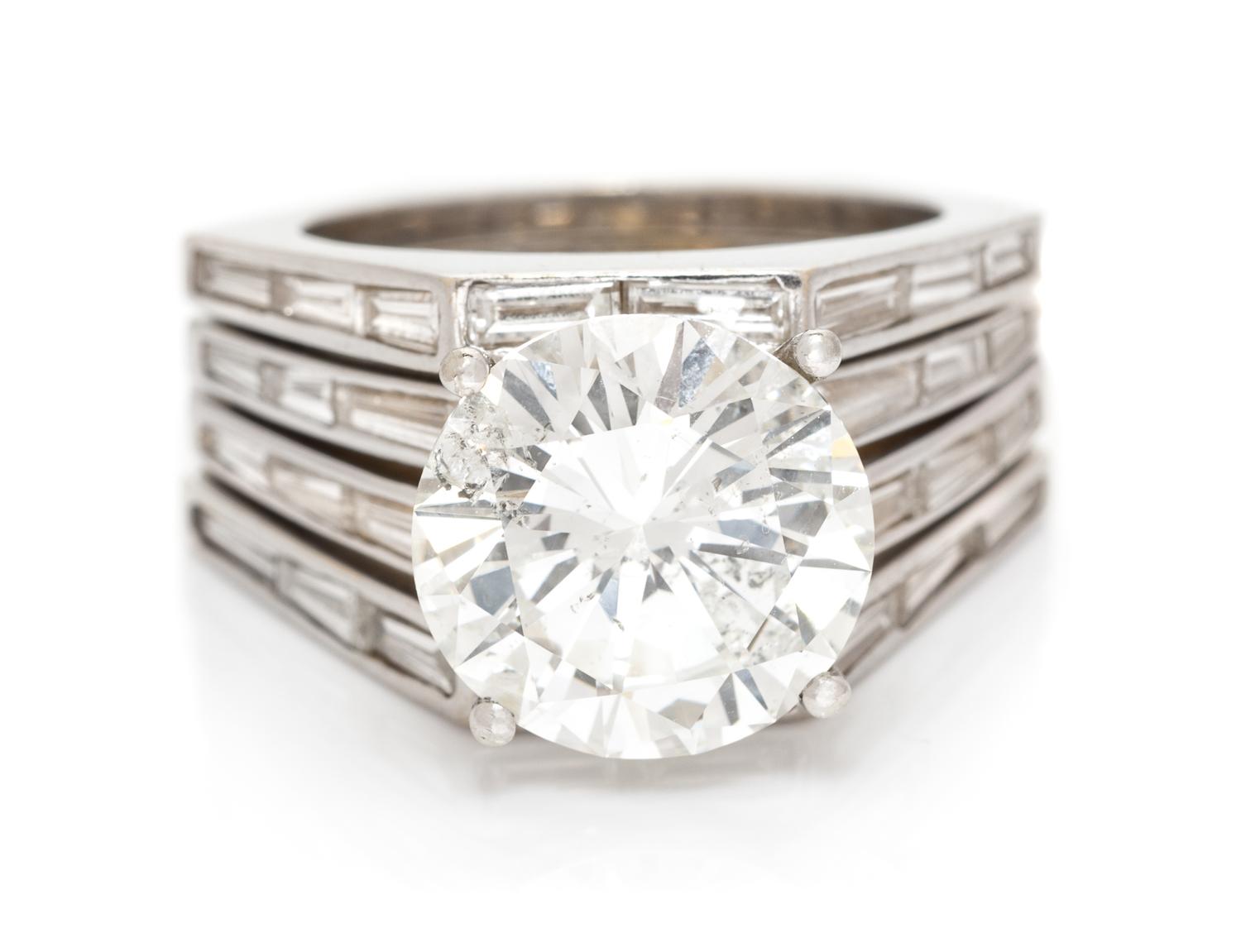 An 18 Karat White Gold and Diamond Ring Set, 8.70 dwts.