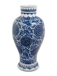 A Chinese Export Blue and White Porcelain Baluster Vase