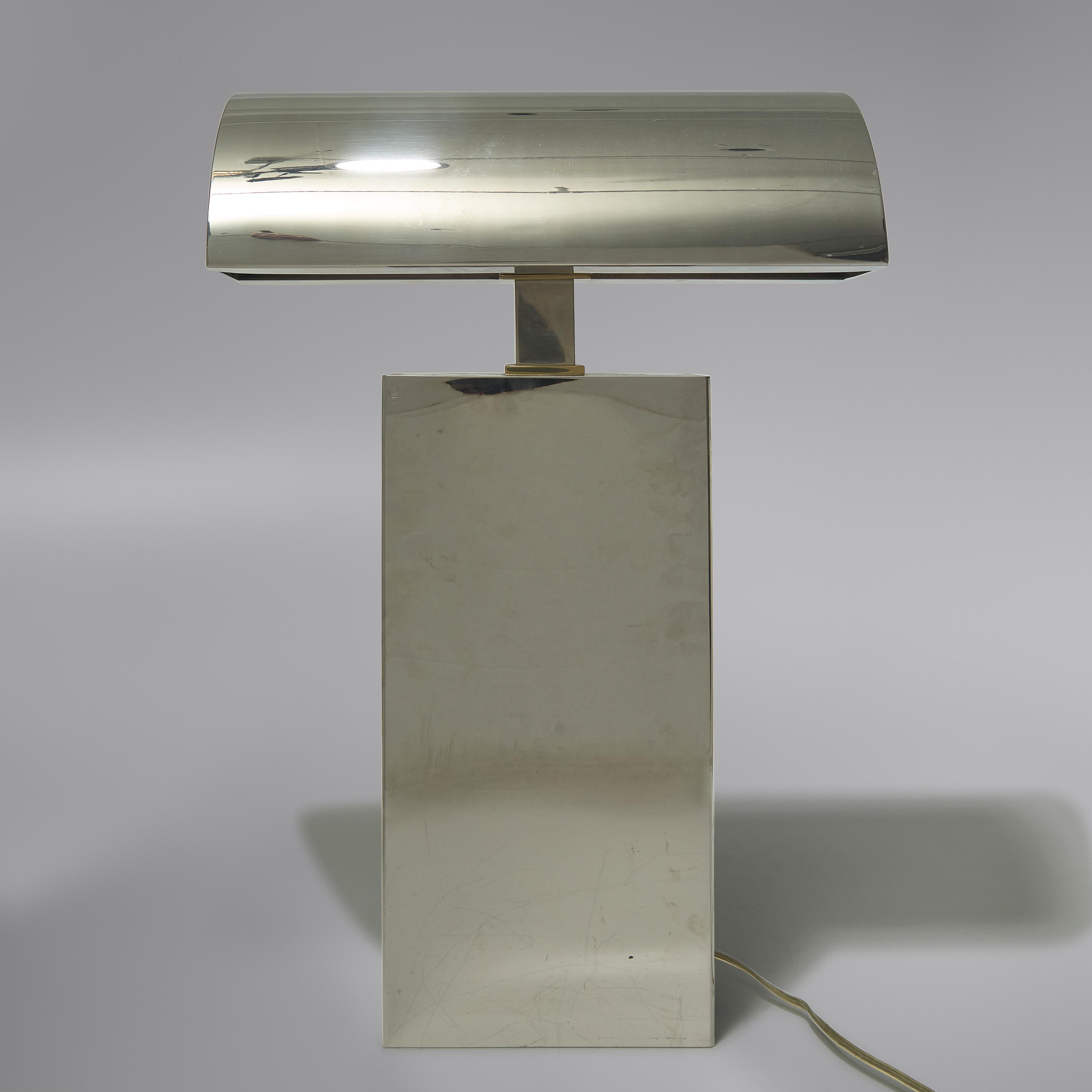 Sculpture table lamp