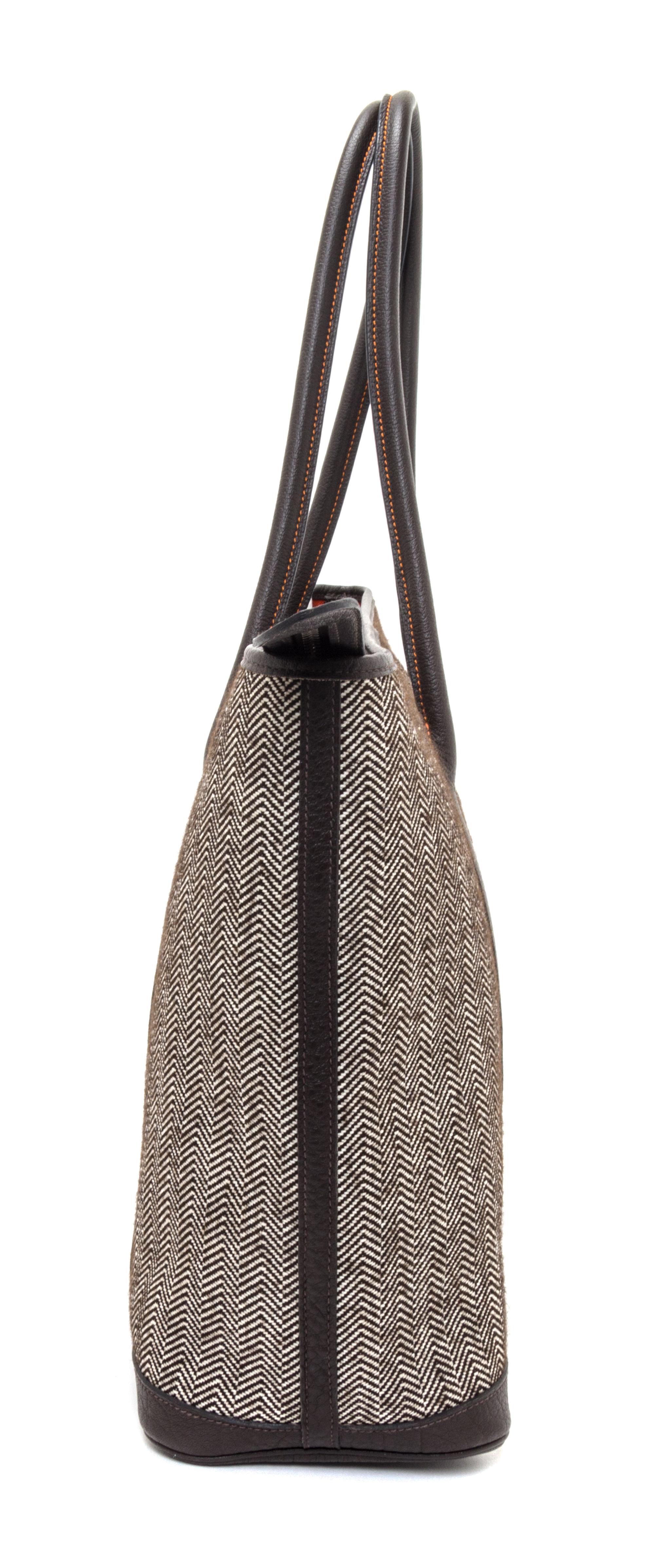 An Hermes Ecru Chevron Tweed and Ebene Leather Tote Bag, 12.5" x 14" x 5".