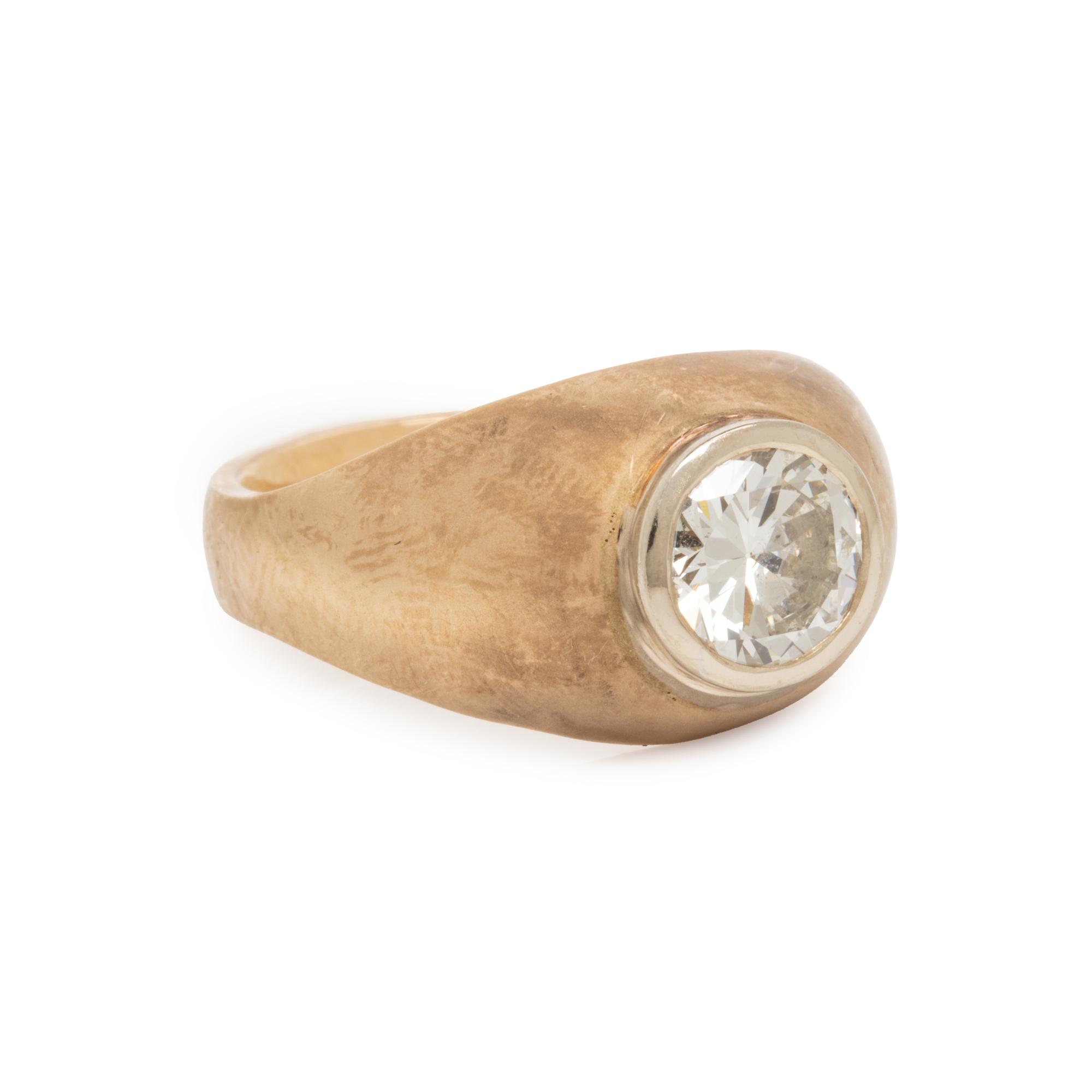 DIAMOND AND YELLOW GOLD RING