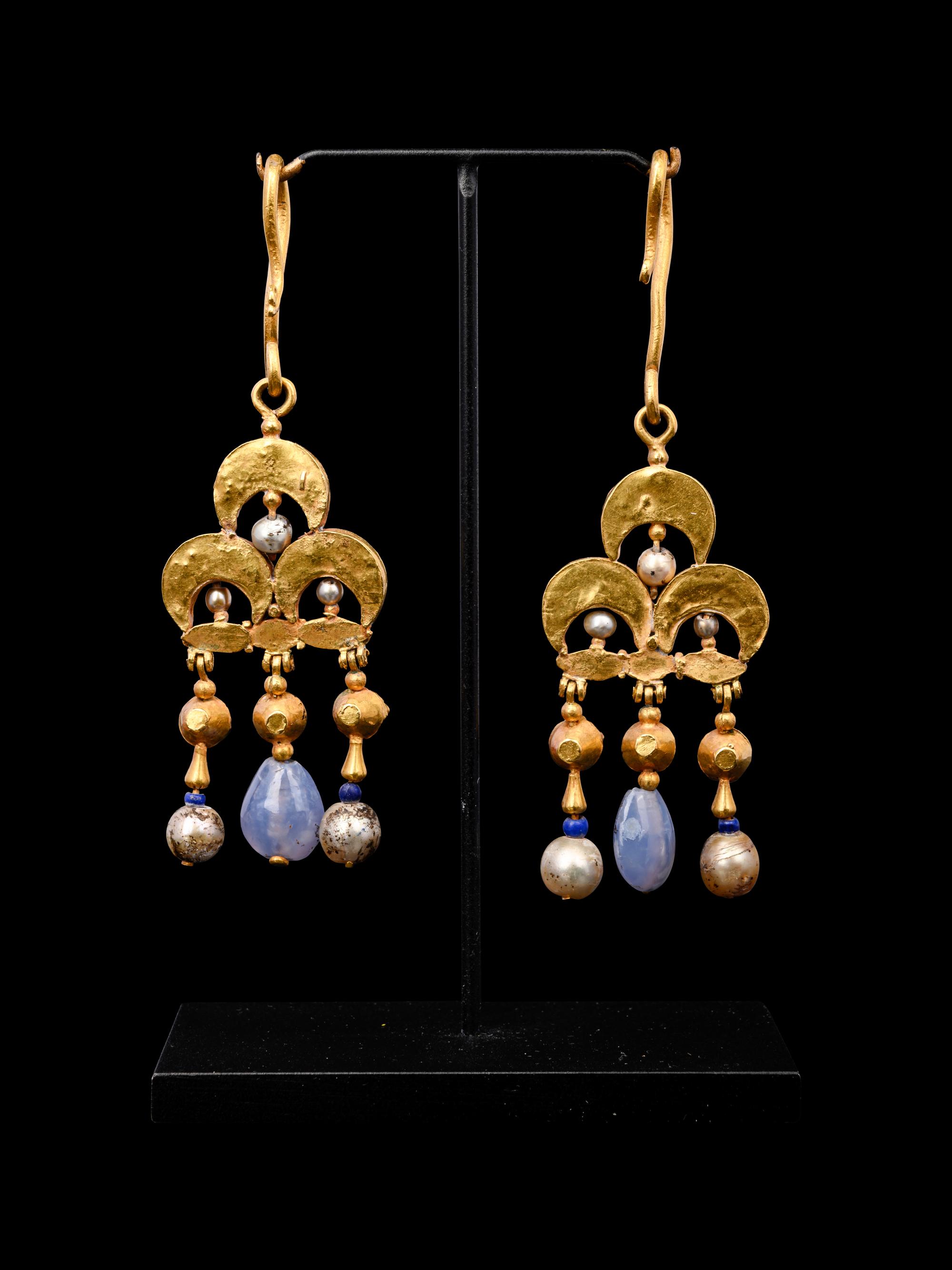 A Pair of Byzantine Gold Earrings with Garnet, Pearl and Chalcedony Elements