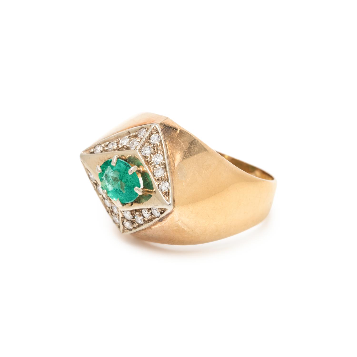 EMERALD AND DIAMOND RING