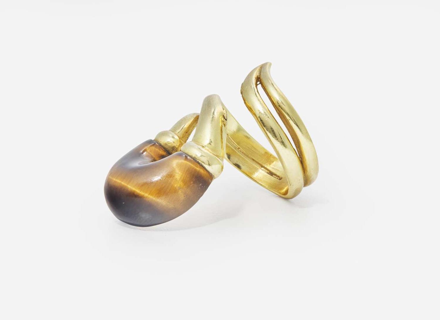 An 18K Yellow Gold and Tiger's Eye Ring