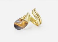 An 18K Yellow Gold and Tiger's Eye Ring