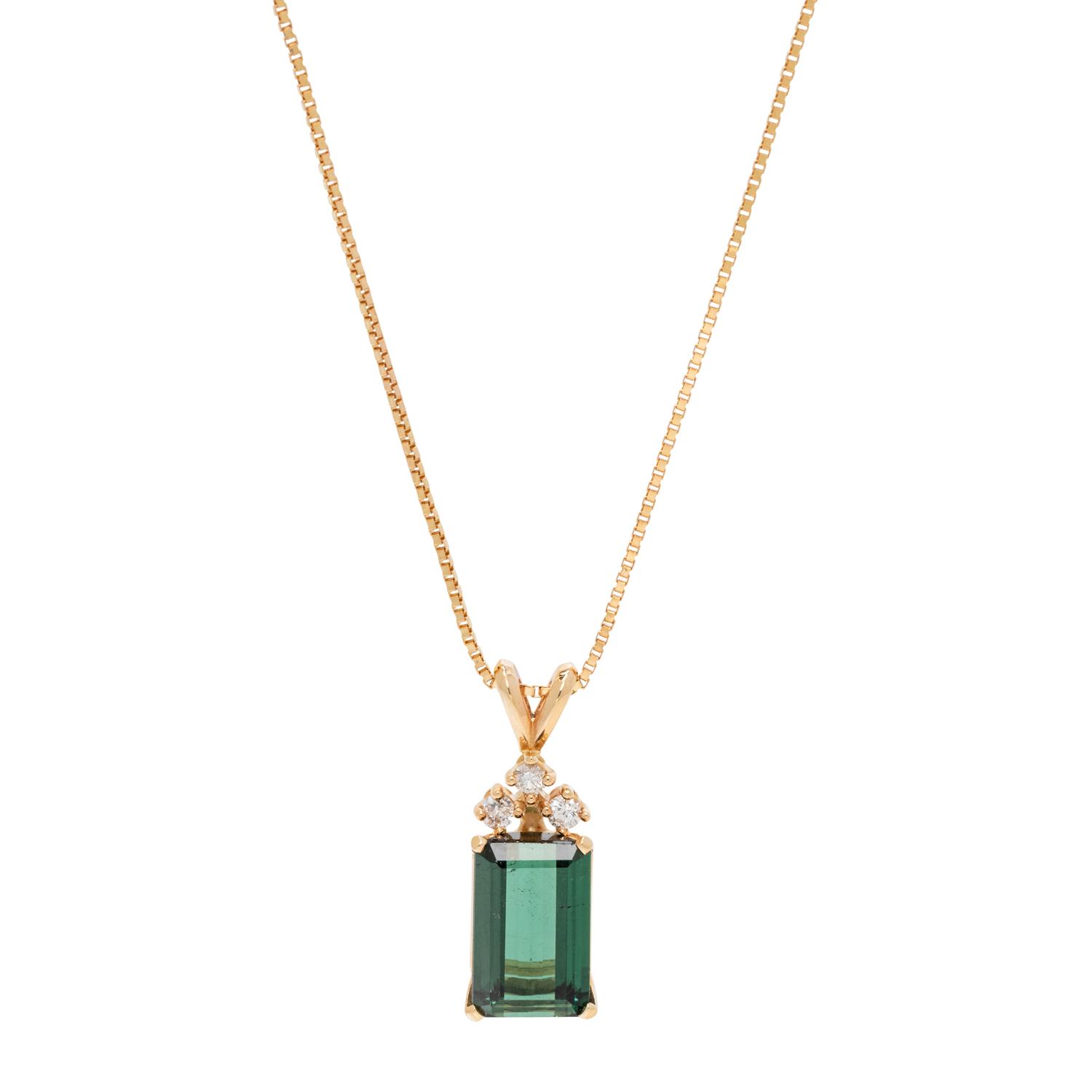 GREEN TOURMALINE AND DIAMOND SET