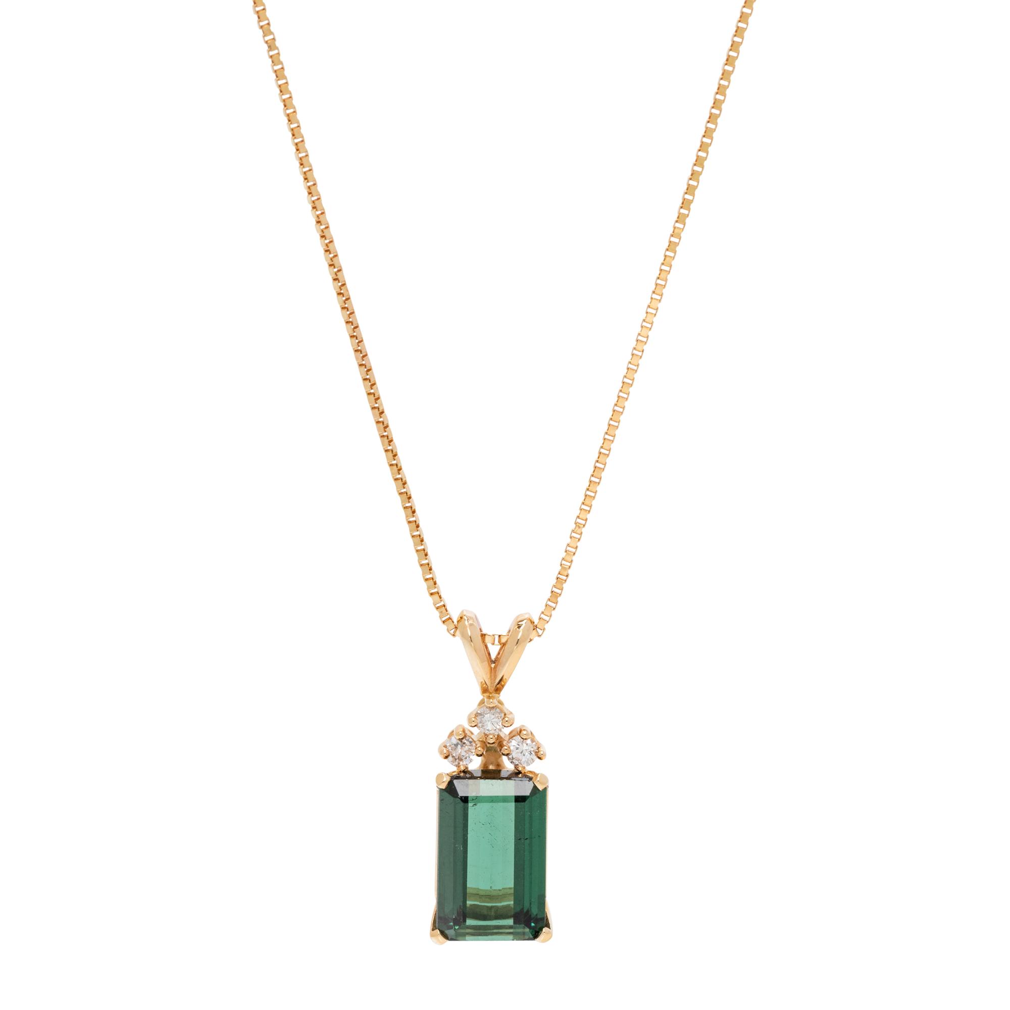 GREEN TOURMALINE AND DIAMOND SET