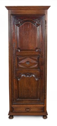 A French Provincial Oak Linen Cabinet