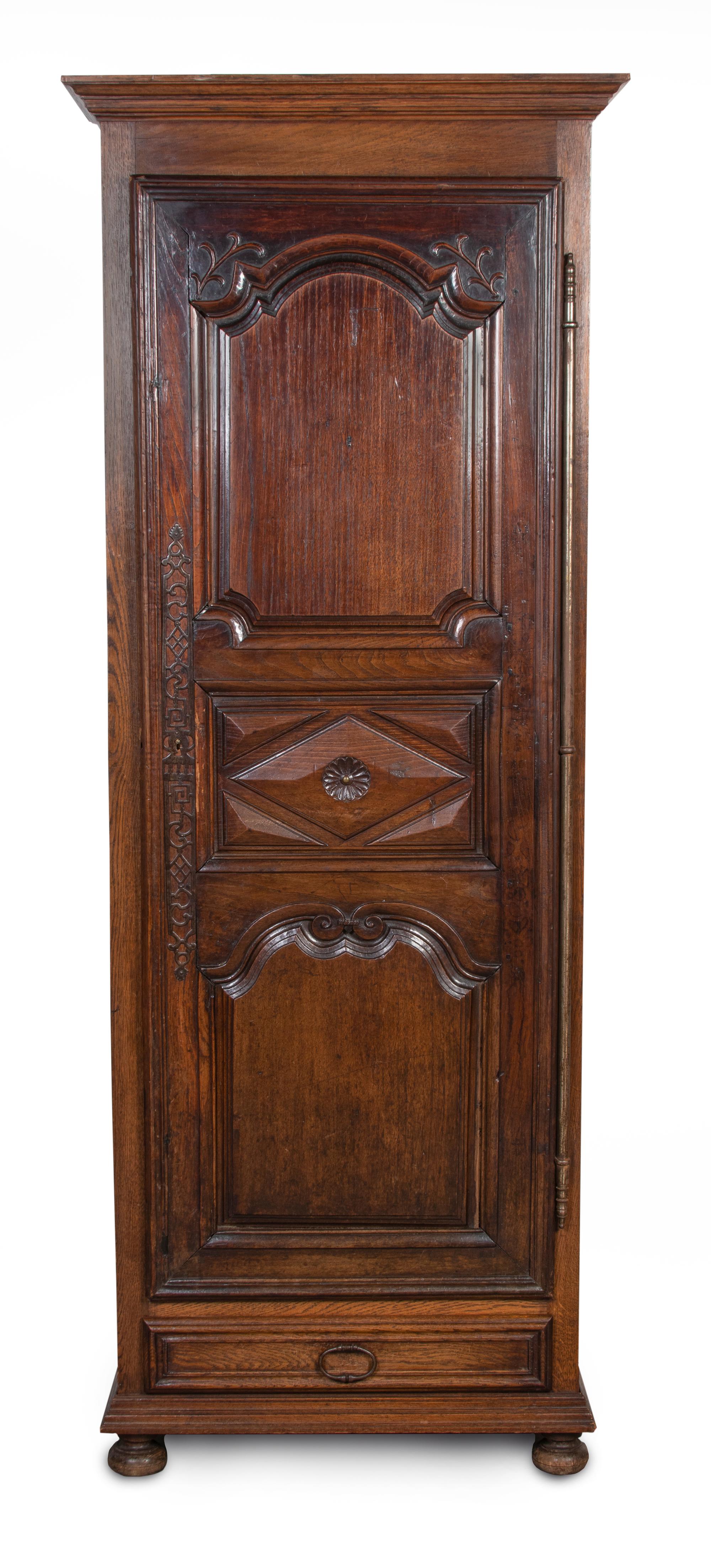 A French Provincial Oak Linen Cabinet