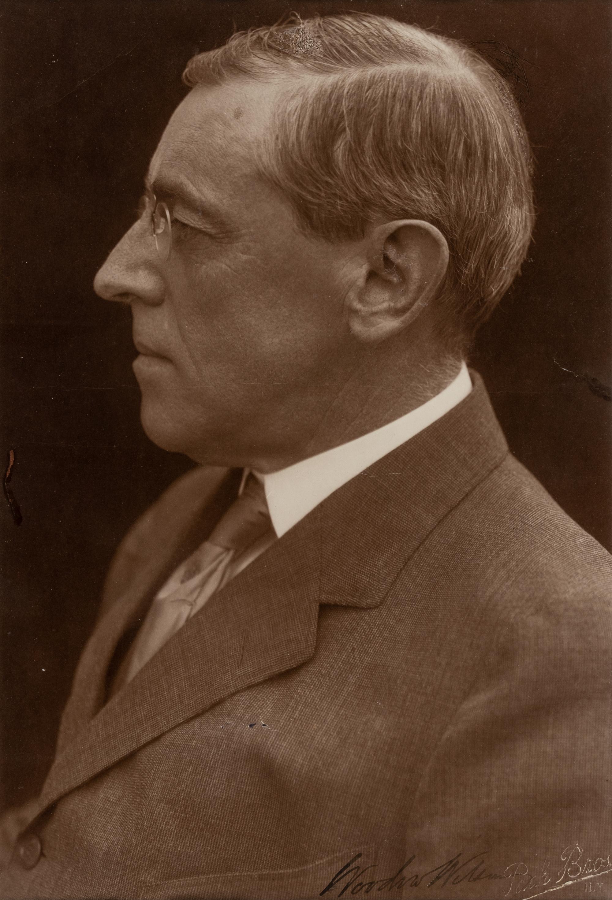 [PRESIDENTS]. A group of presidentially-signed letters and photographs, comprising: