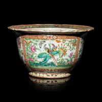 A Chinese Export Rose Medallion Jardinière, Second Half 19th Century 清晚期 廣彩花卉紋花盆