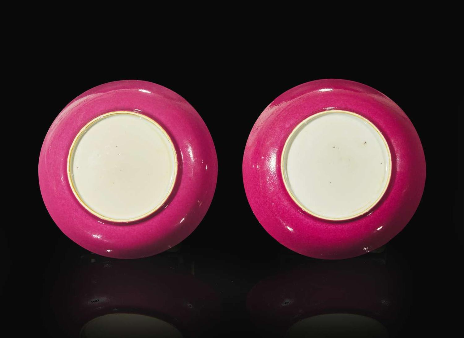 A pair of Chinese ruby-back "Butterfly and Flower" dishes 粉地花卉小盤一對