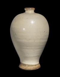 A Chinese White Glazed Porcelain Jar