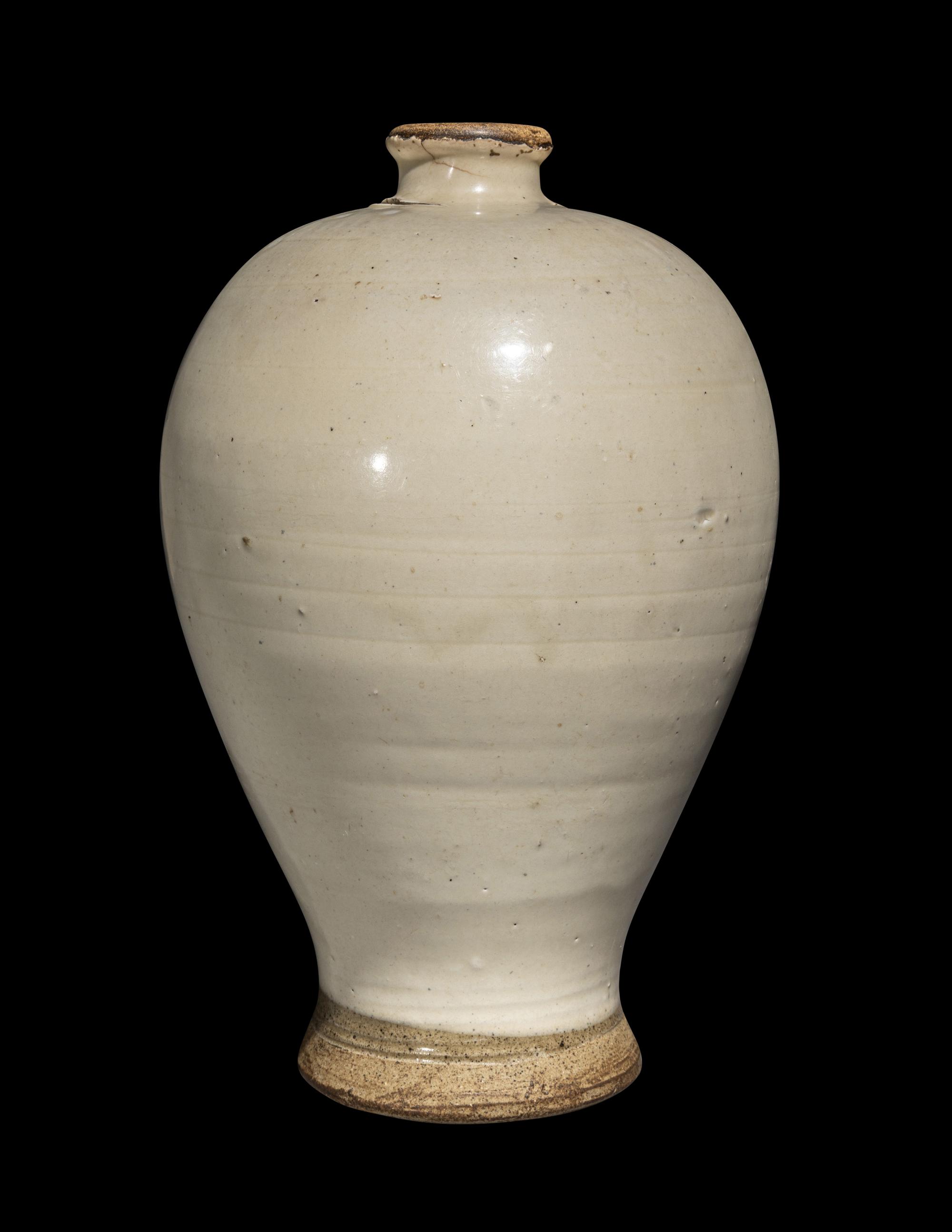 A Chinese White Glazed Porcelain Jar