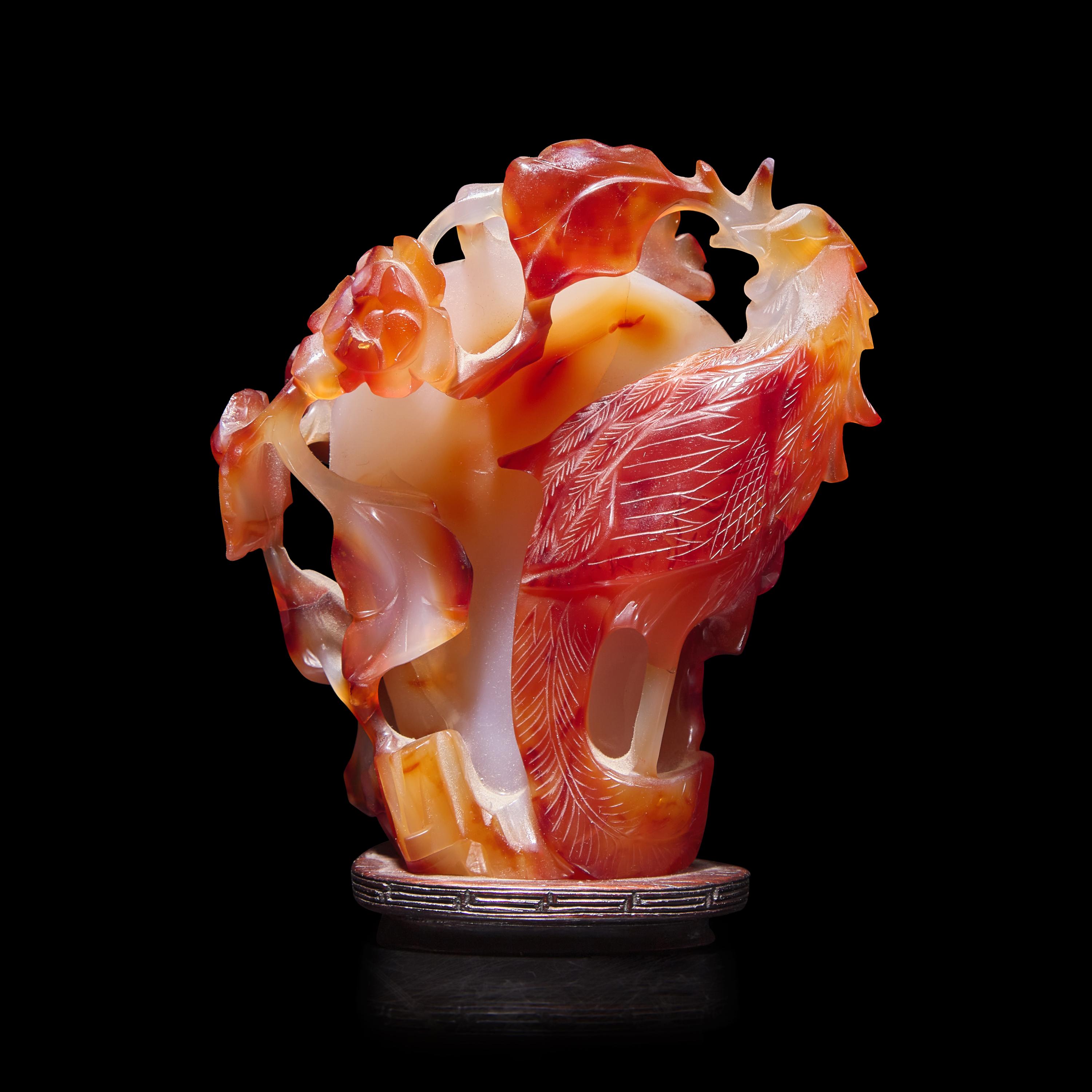 A Chinese Agate Vase, 20th Century 近代 俏雕瑪瑙花插